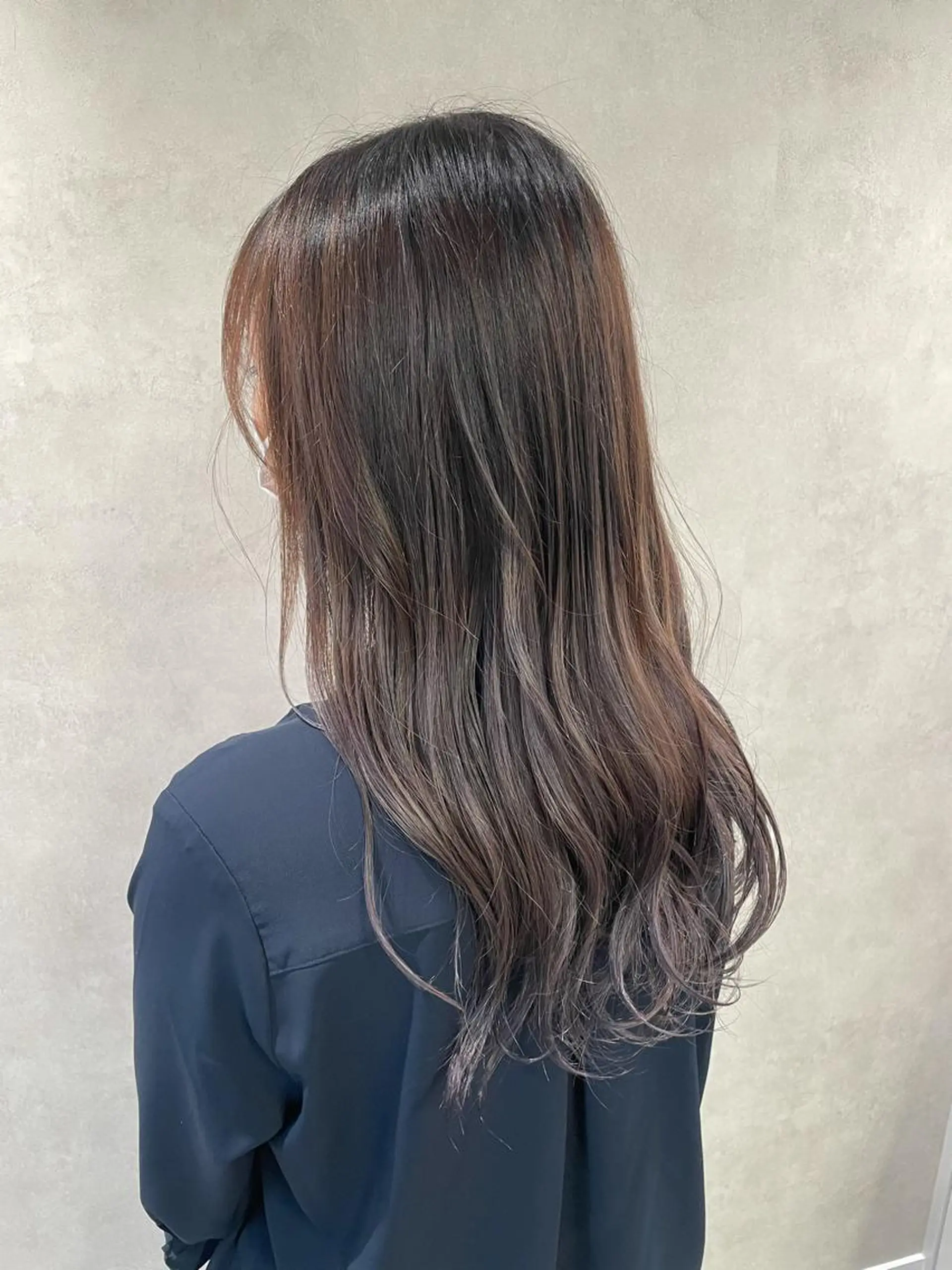 ロング カラー イルミナカラー 透明感ハイライト◎ 伊藤夏海のヘアスタイル