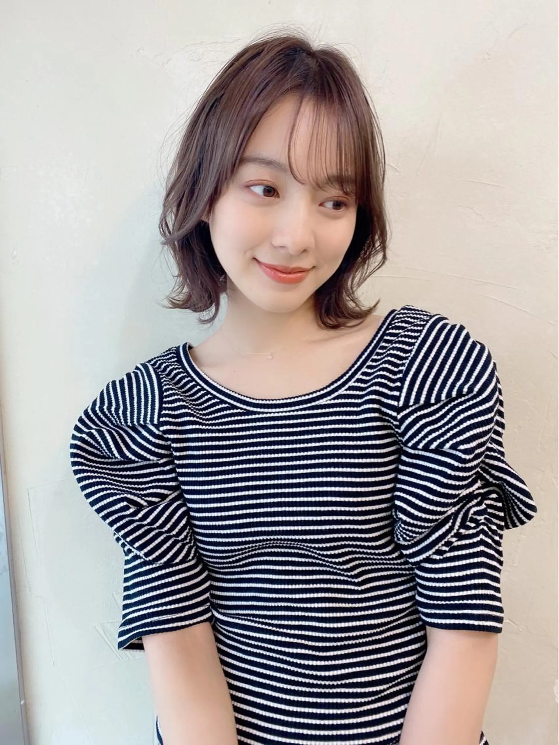 ミディアム レイヤーカット 鎌倉 彩のヘアスタイル