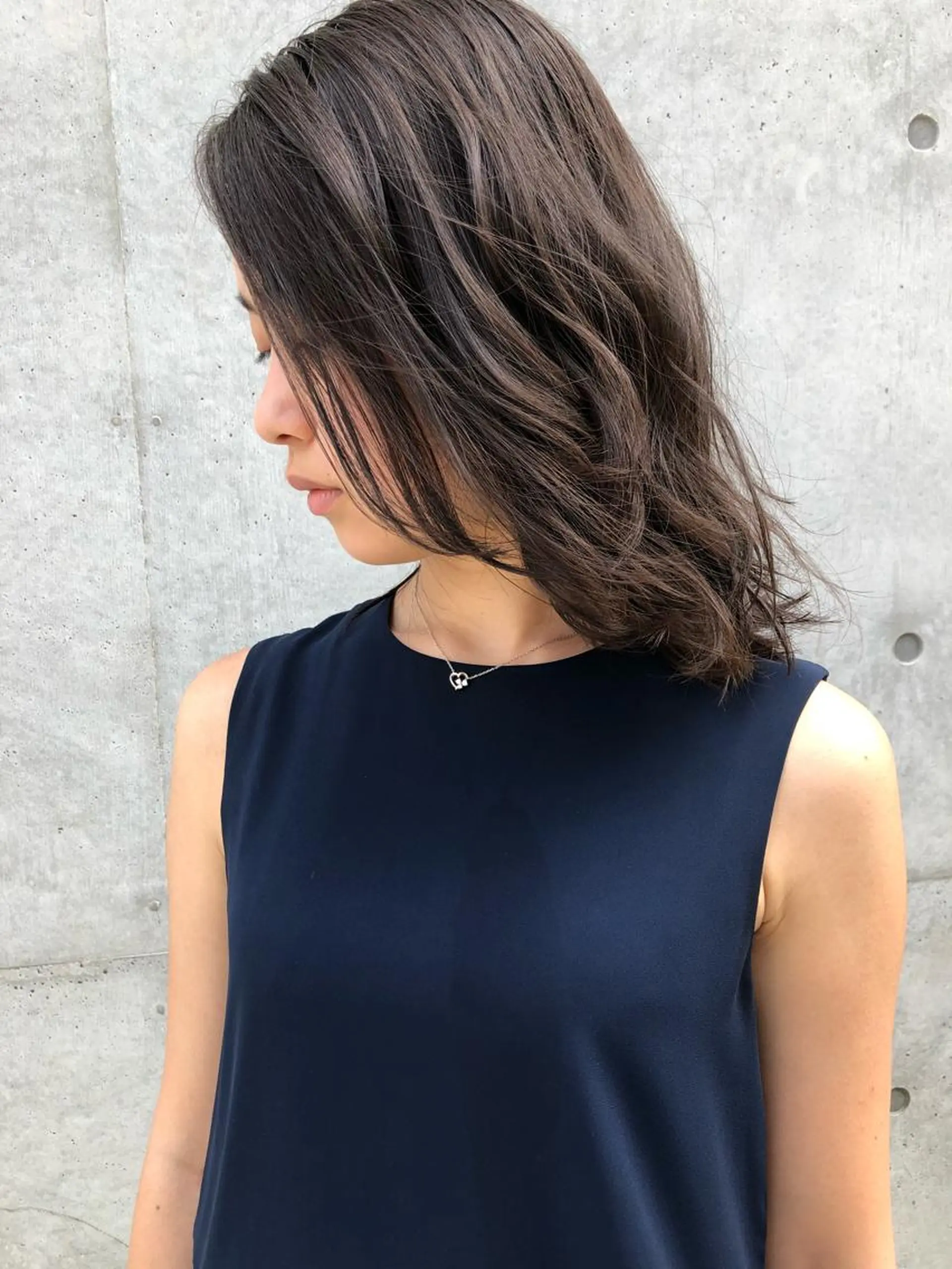 ミディアム カラー THE DAY所属・AKI HASHIMOTOのヘアスタイル