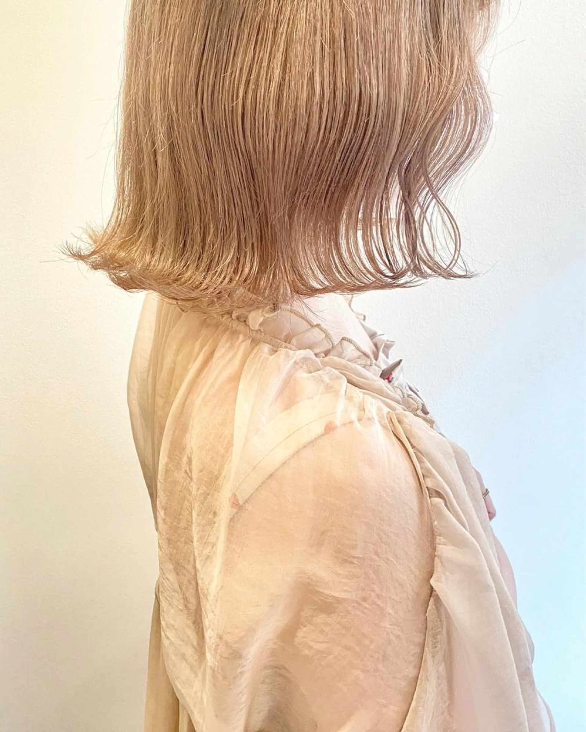 ミディアム カラー ベージュカラー ブリーチ ブロンド ケアブリーチ ハイトーンカラー ヘアカラー トリートメント RAIMA ハイトーン/ベージュのヘアスタイル