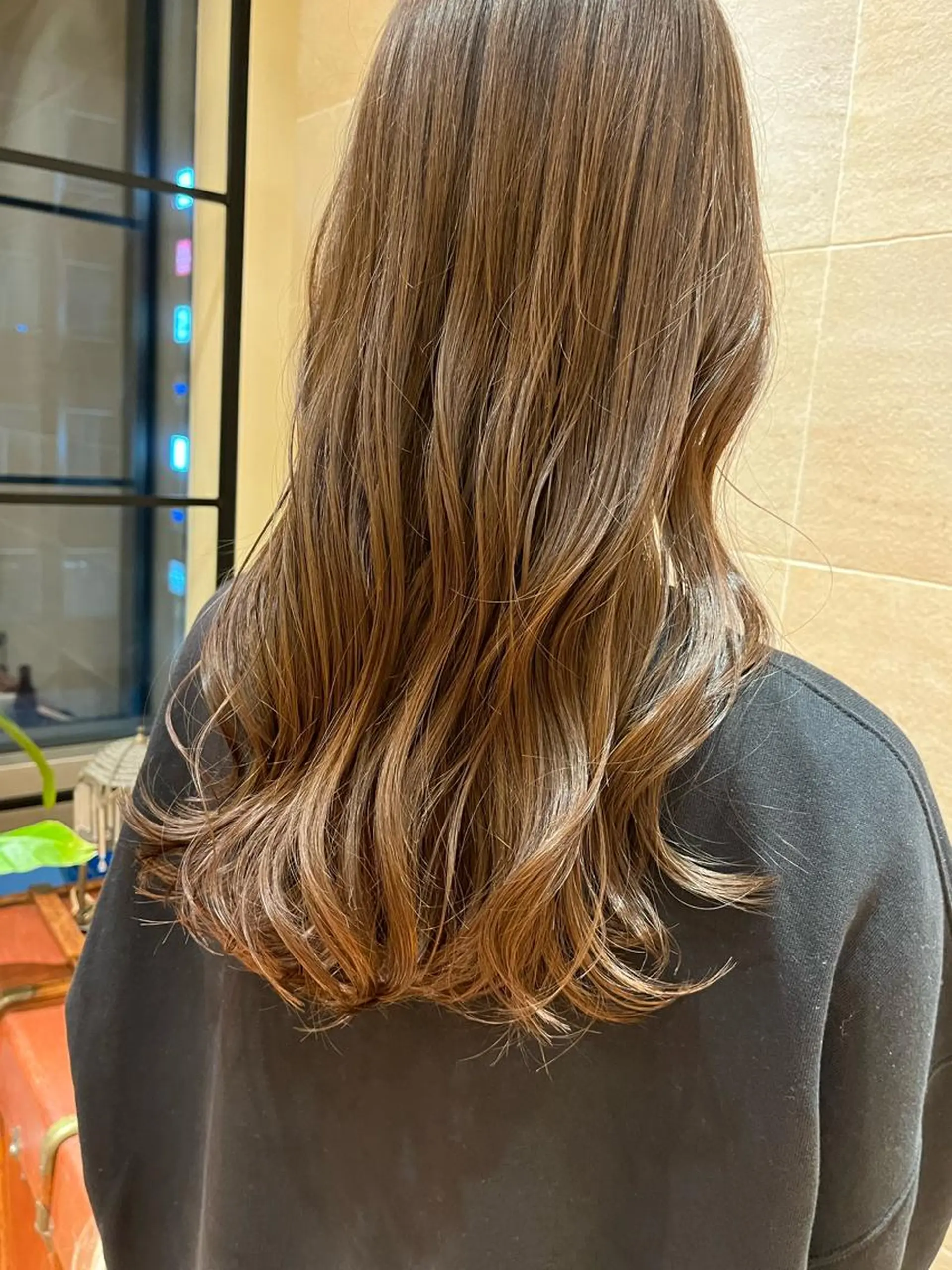 ロング カラー 青山 莉奈のヘアスタイル