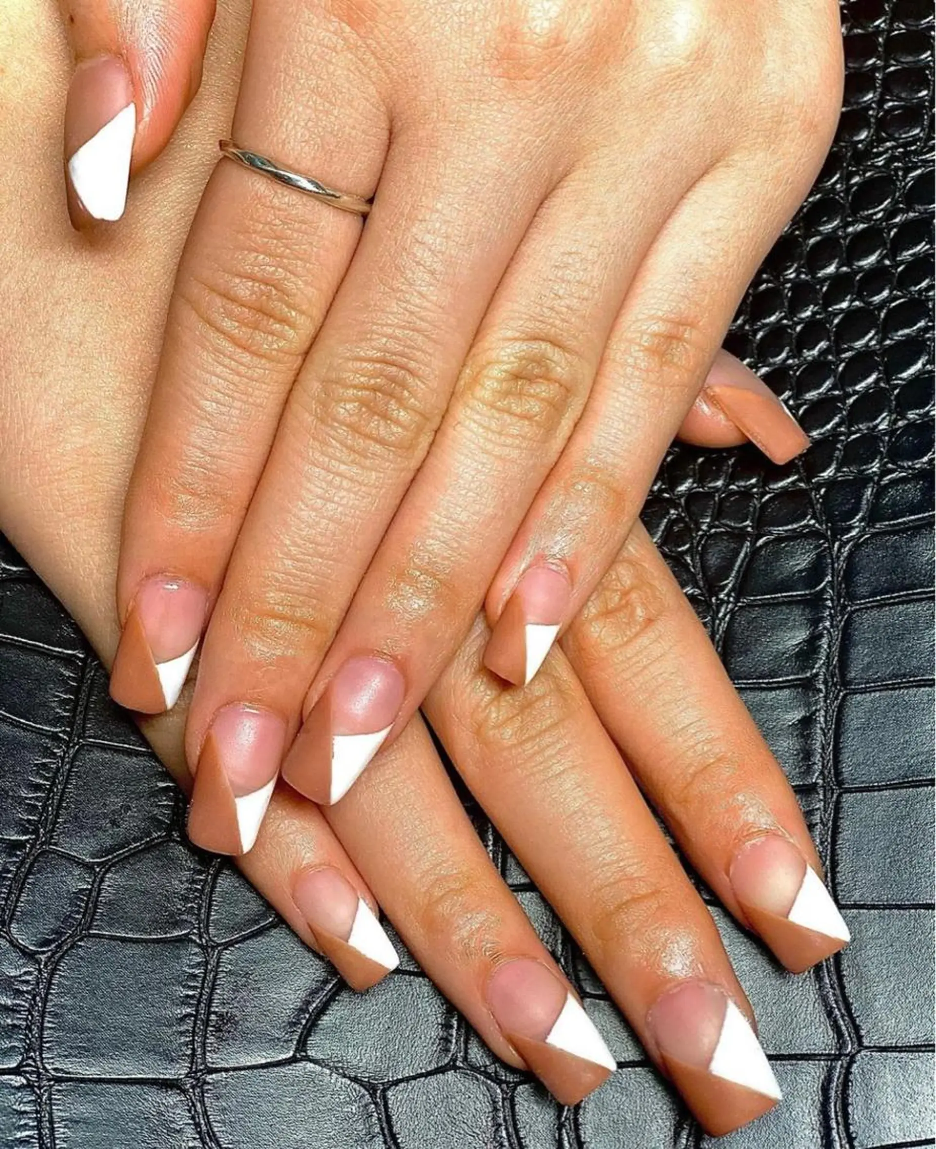 セミロング GG houseのネイルデザイン