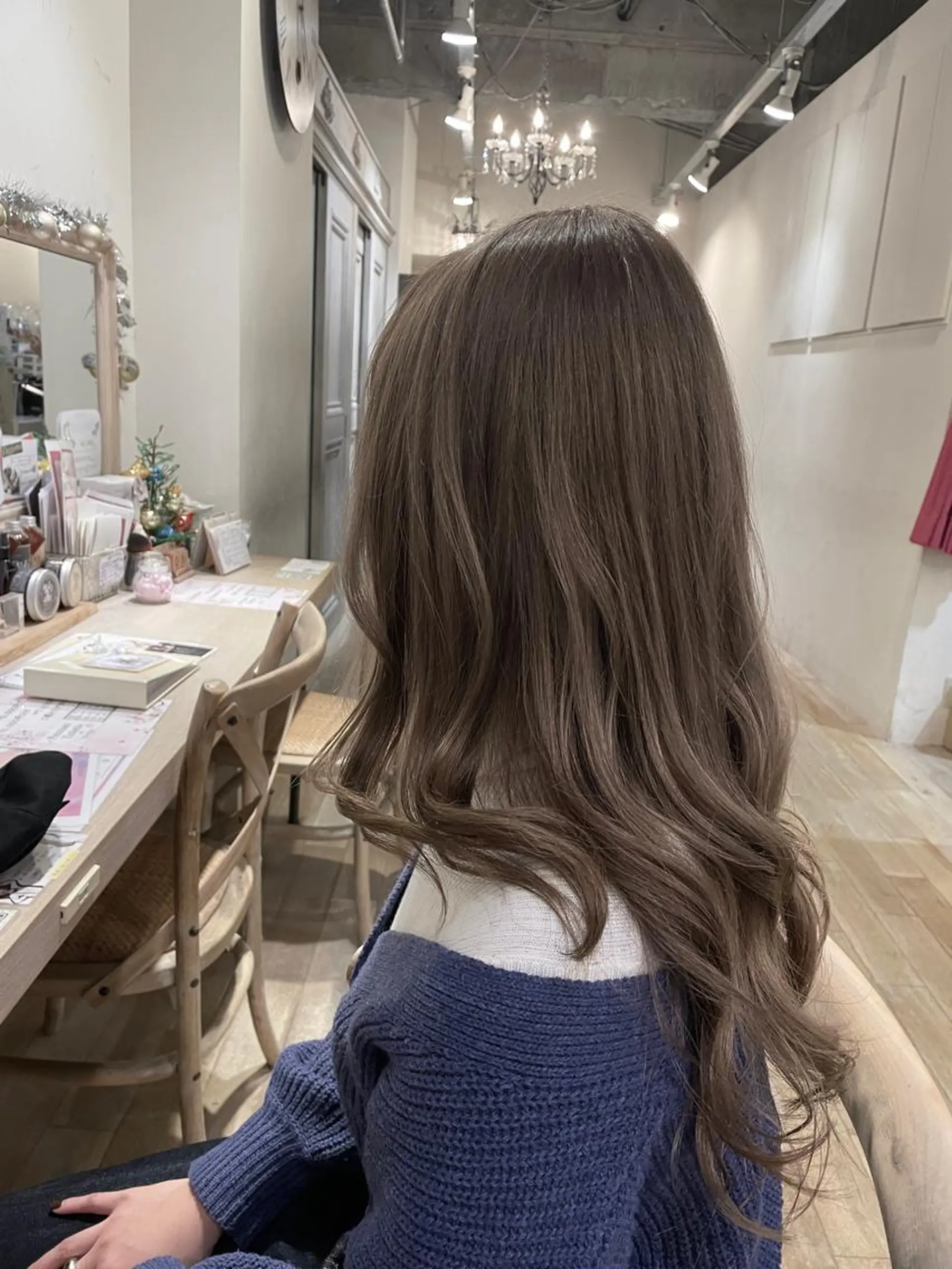 ロング カット ヘアカラー 玉邑 美菜のヘアスタイル