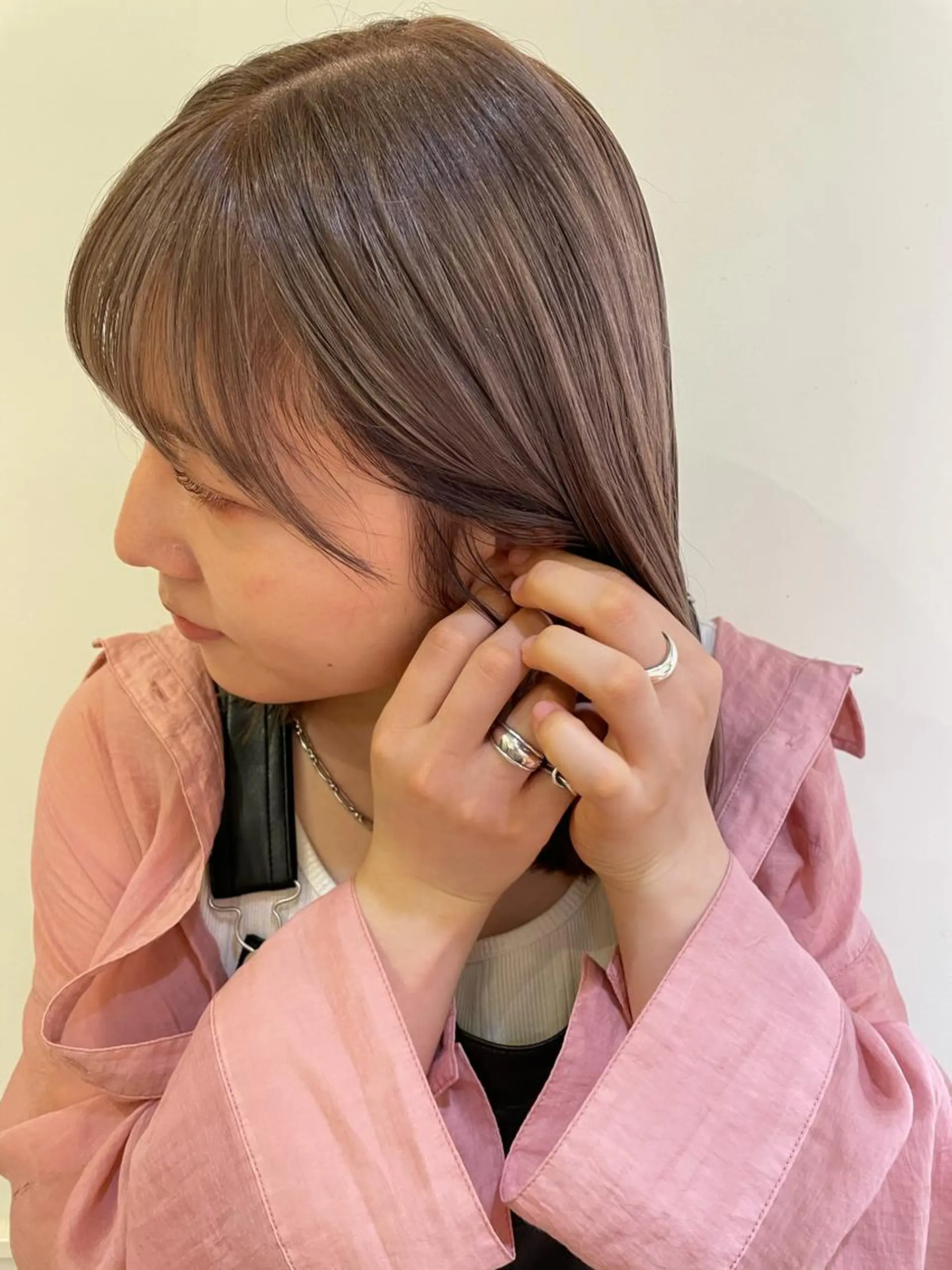 ミディアム 渋谷 留菜のヘアスタイル