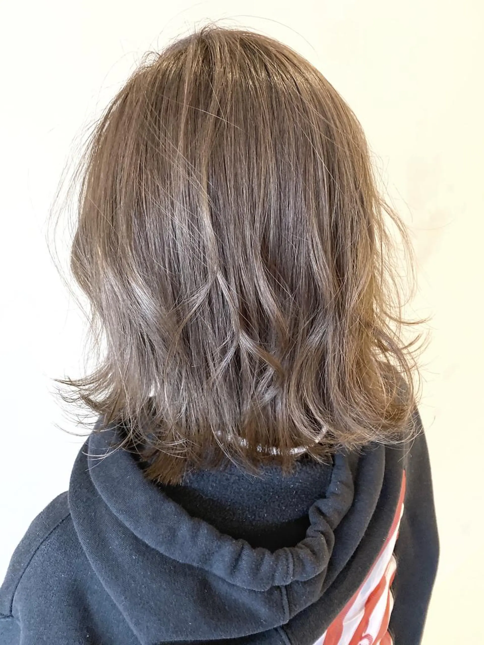 ミディアム 切りっぱなしボブ ボブレイヤー ボブ ハイライト レイヤーカット カット ヘアカラー reverie【レヴリー】所属・夜23時まで予約🉑 reverieあきらのヘアスタイル