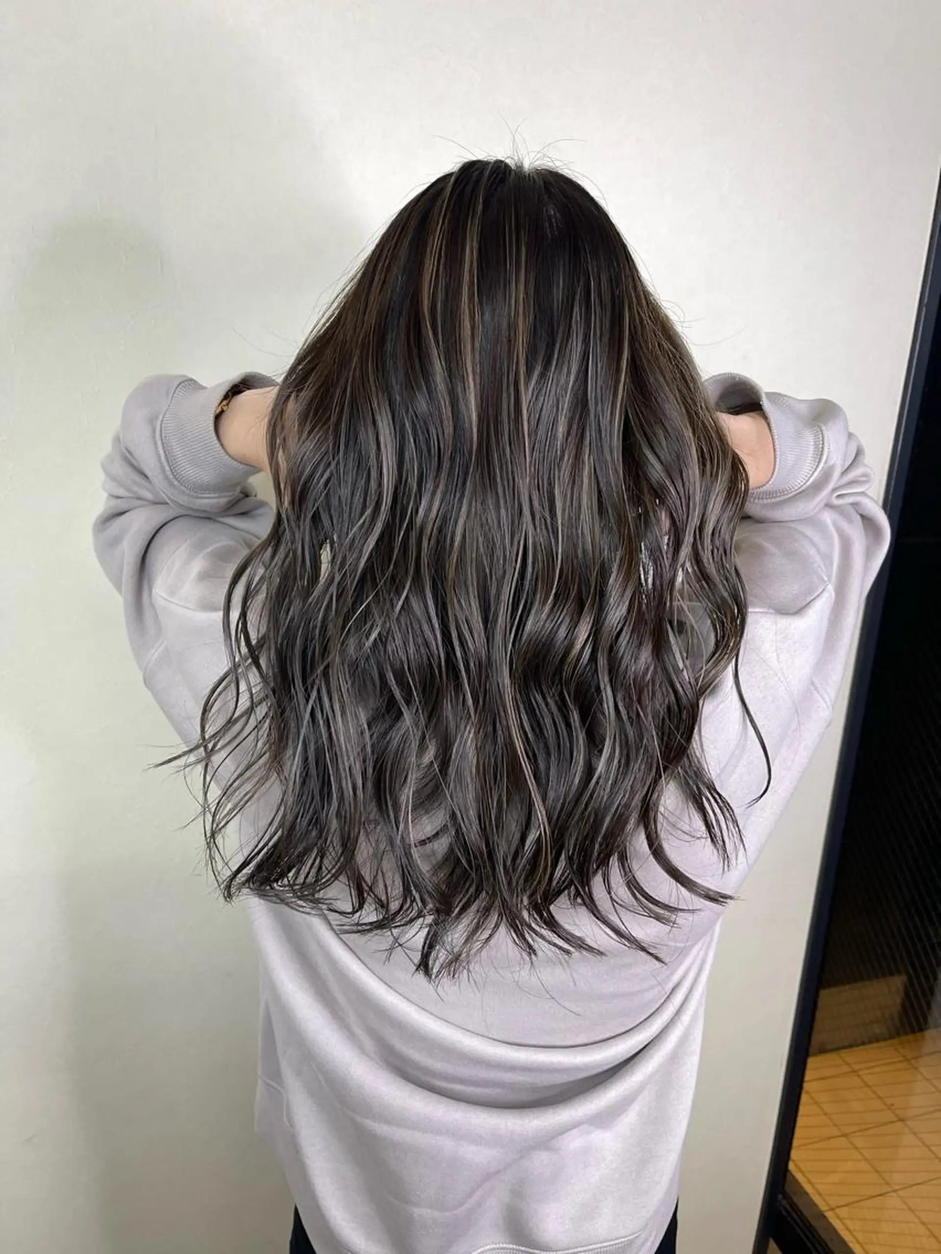 ロング カラー グレージュ ハイライトカラー ハイライト ハイライトカラー✨ グレージュ✨鎌倉光洋のヘアスタイル