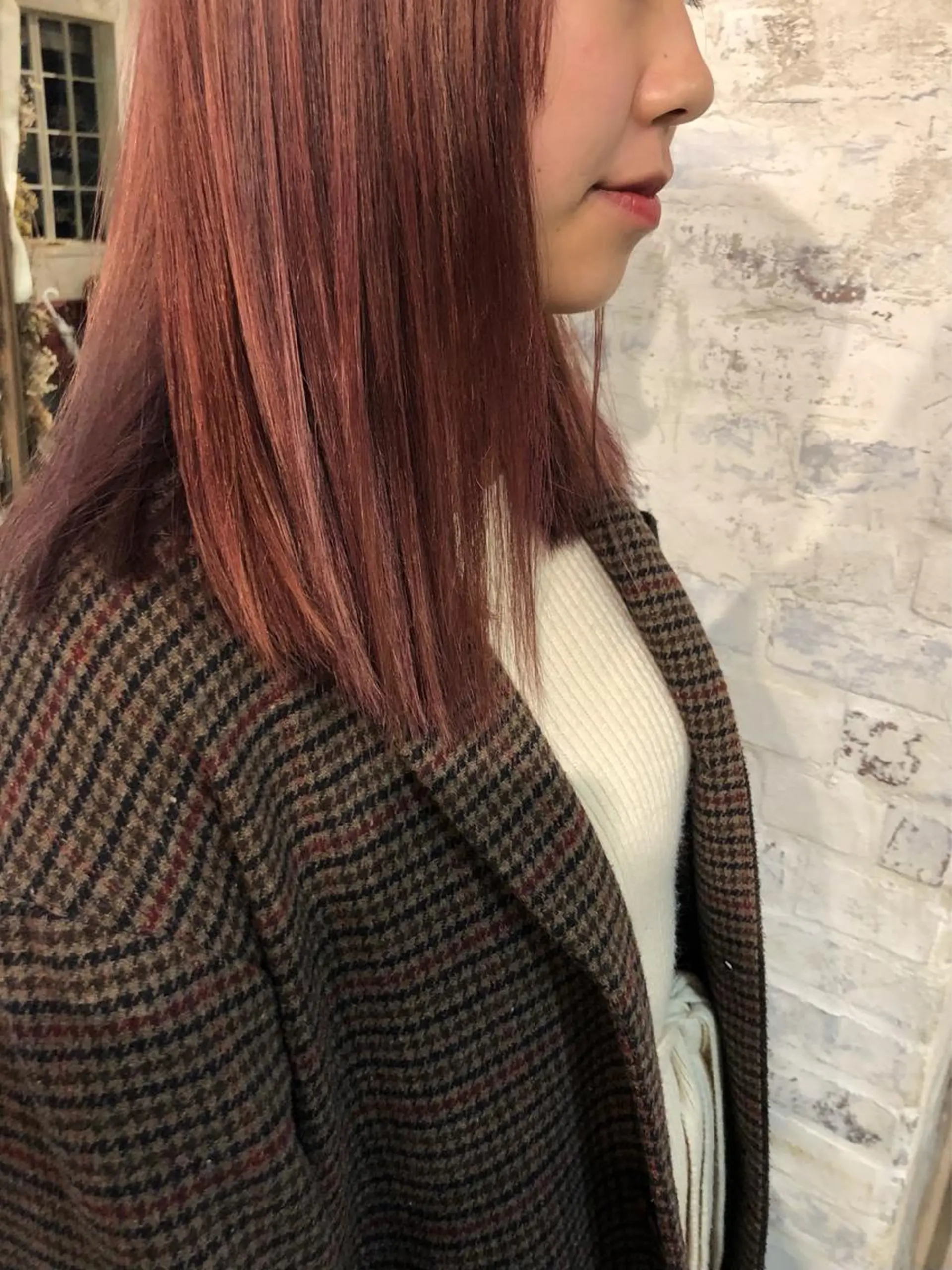 セミロング カラー 泊 紗羅のヘアスタイル