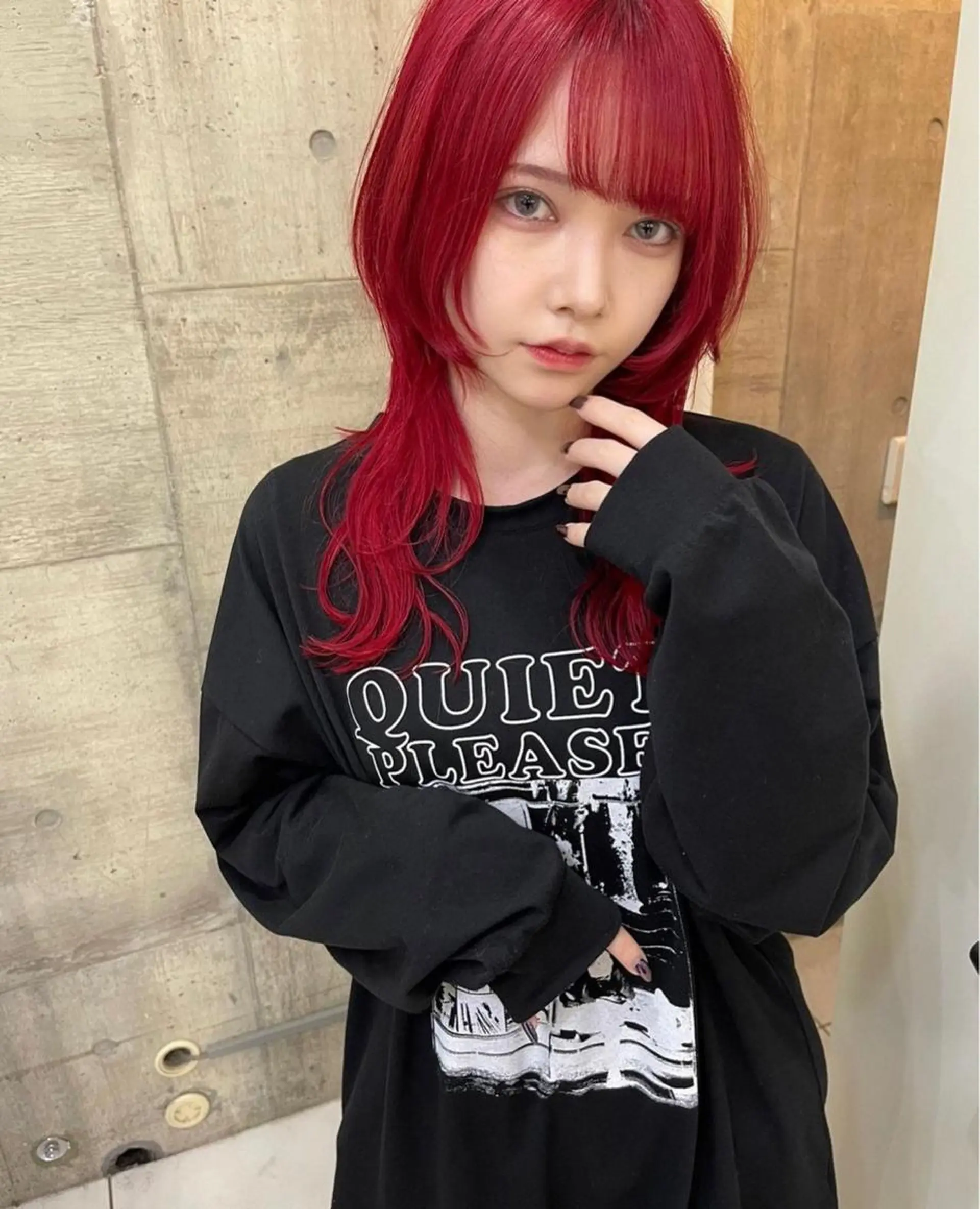 セミロング カラー ウルフカット / ケアブリーチのヘアスタイル