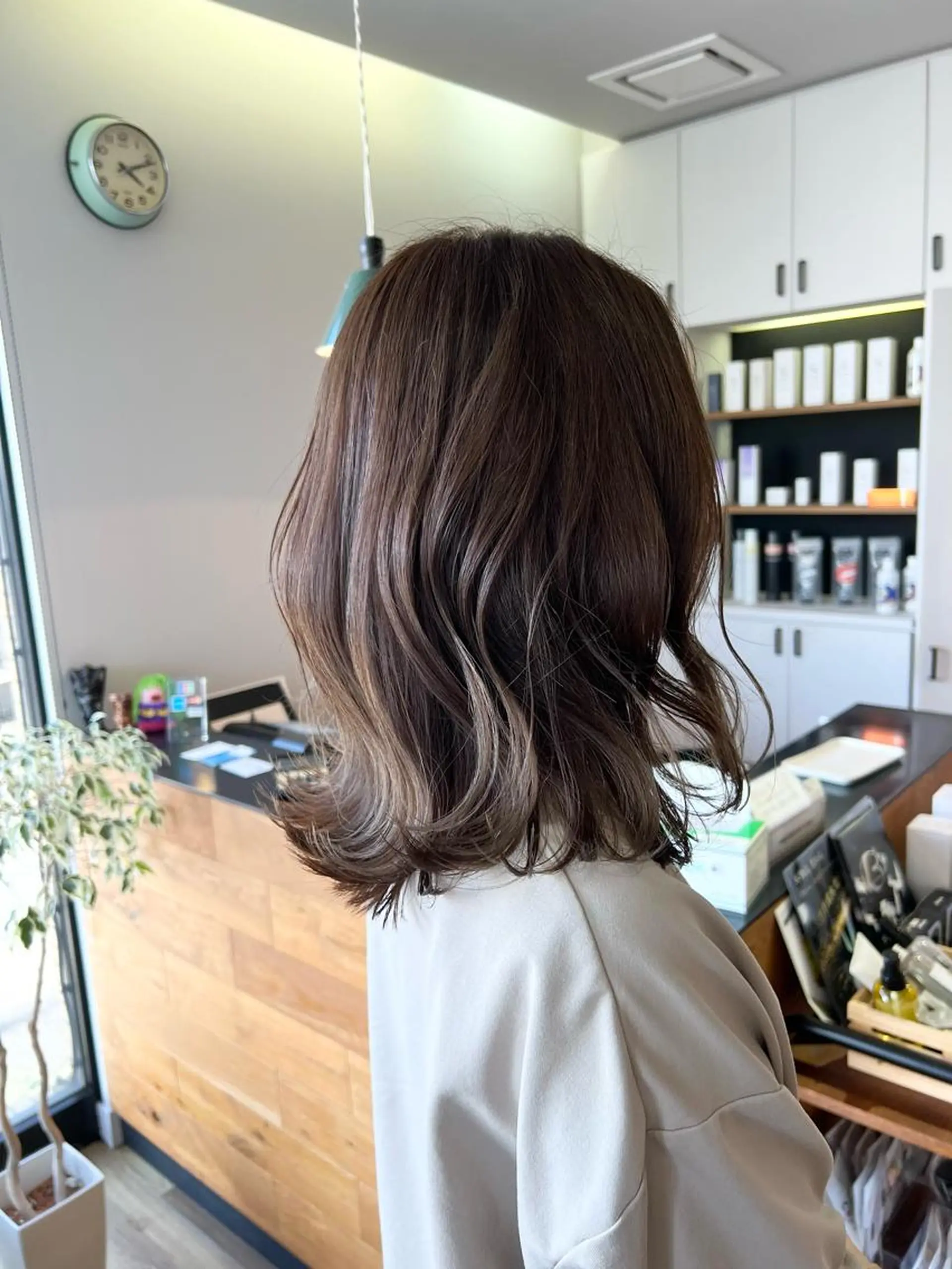 ミディアム アッシュ 堀 望美のヘアスタイル