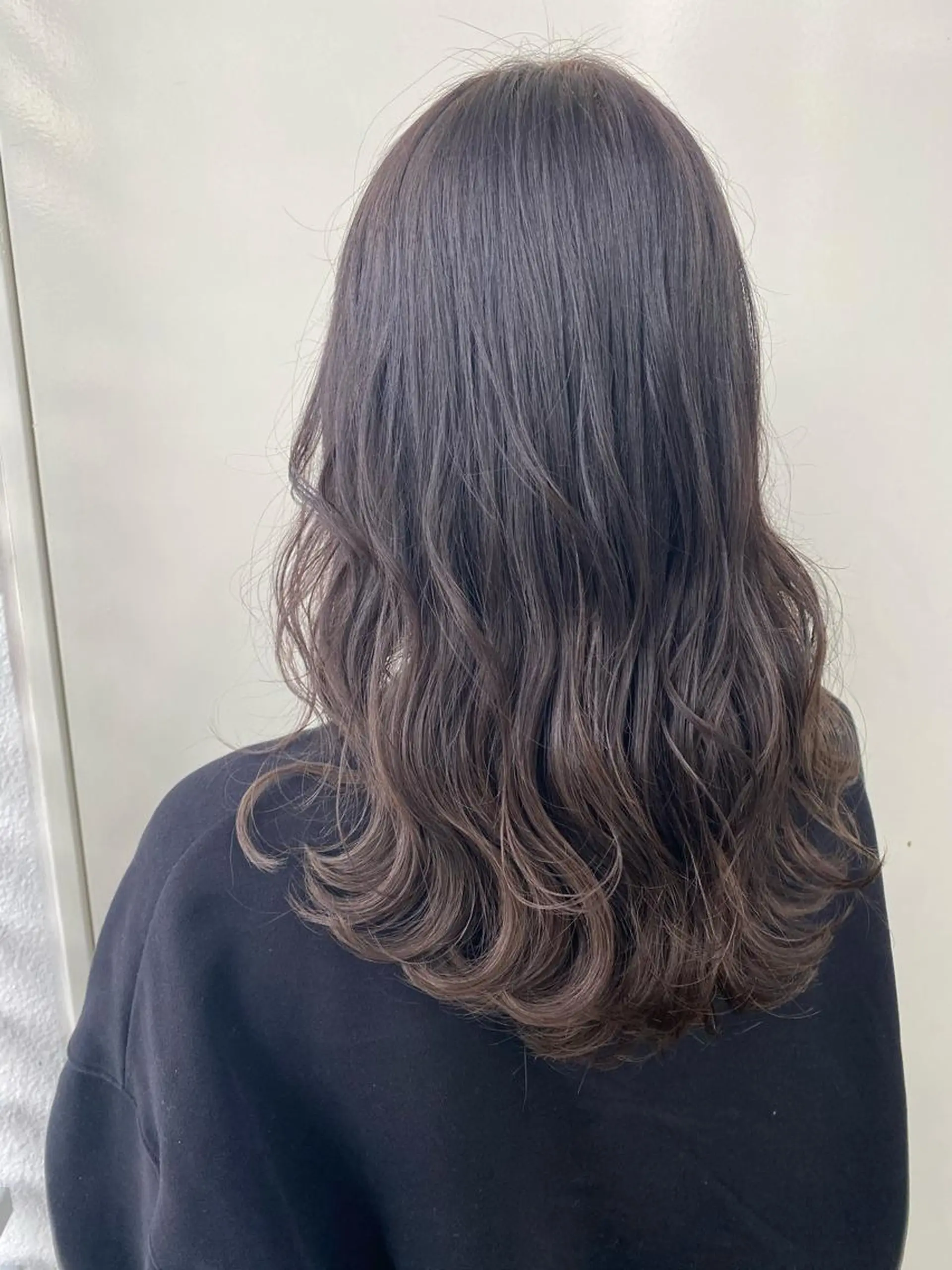 セミロング カラー ブリーチ グラデーションカラー 韓国ヘア顔周りカット 艶髪ベージュtamaのヘアスタイル