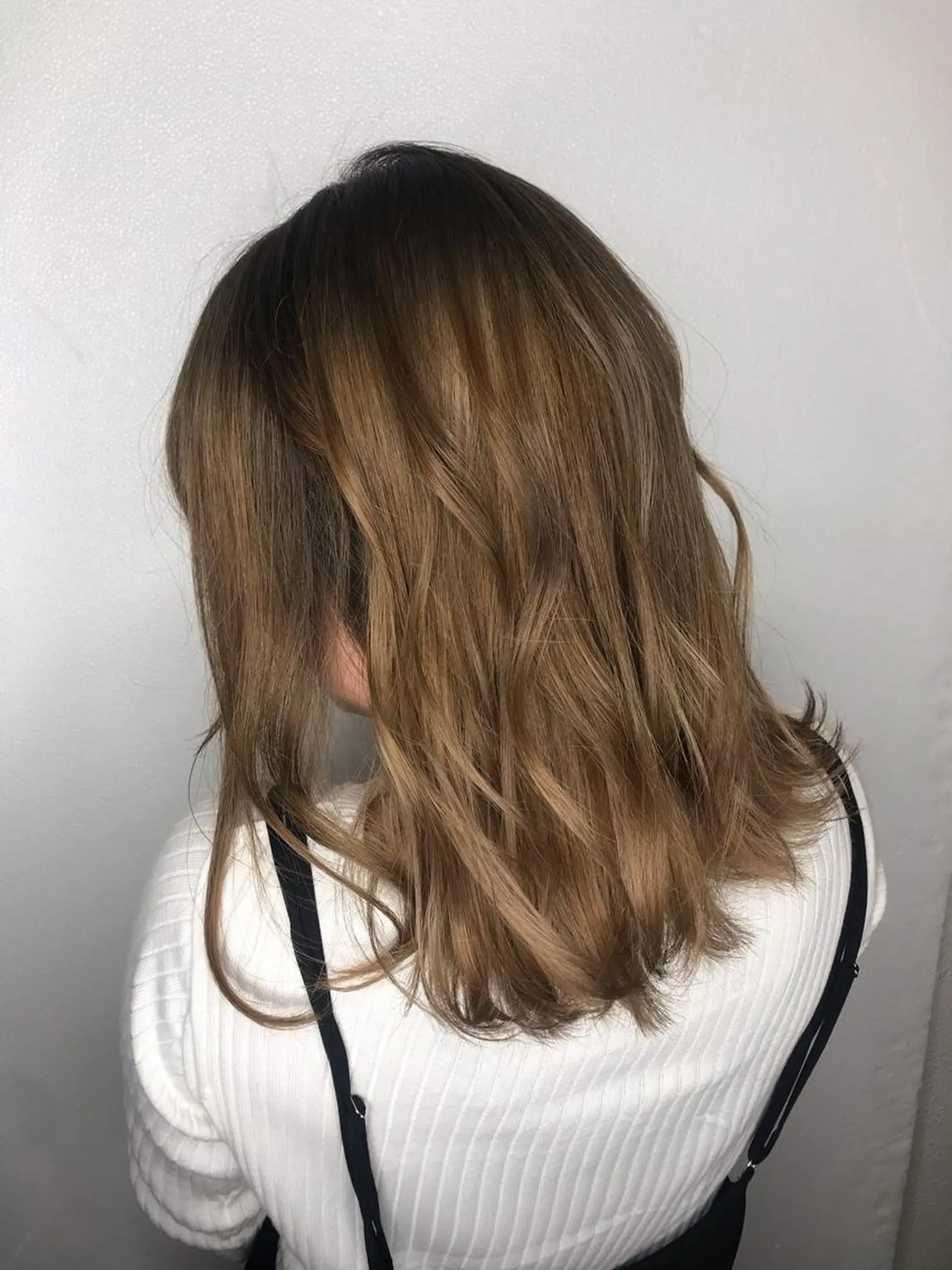 ミディアム カラー ベージュカラー ハイトーンカラー ハイトーンベージュ 似合わせ/ブリーチ カラー.岡田友仁のヘアスタイル