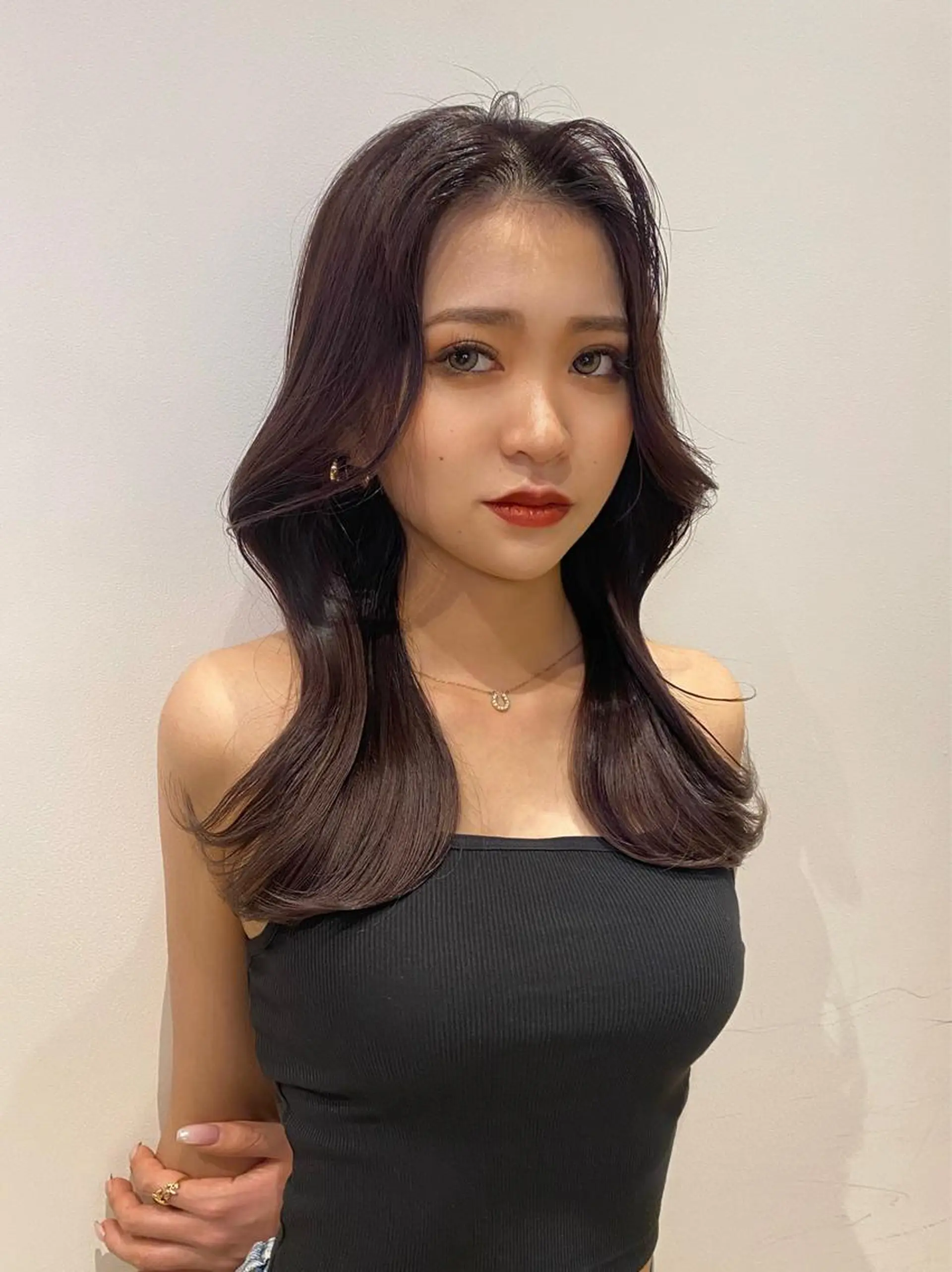 ミディアム カラー ピンクカラー バイオレットカラー くびれヘア ヘアカラー トリートメント ブリーチなし透明感 指名No1ナギサのヘアスタイル