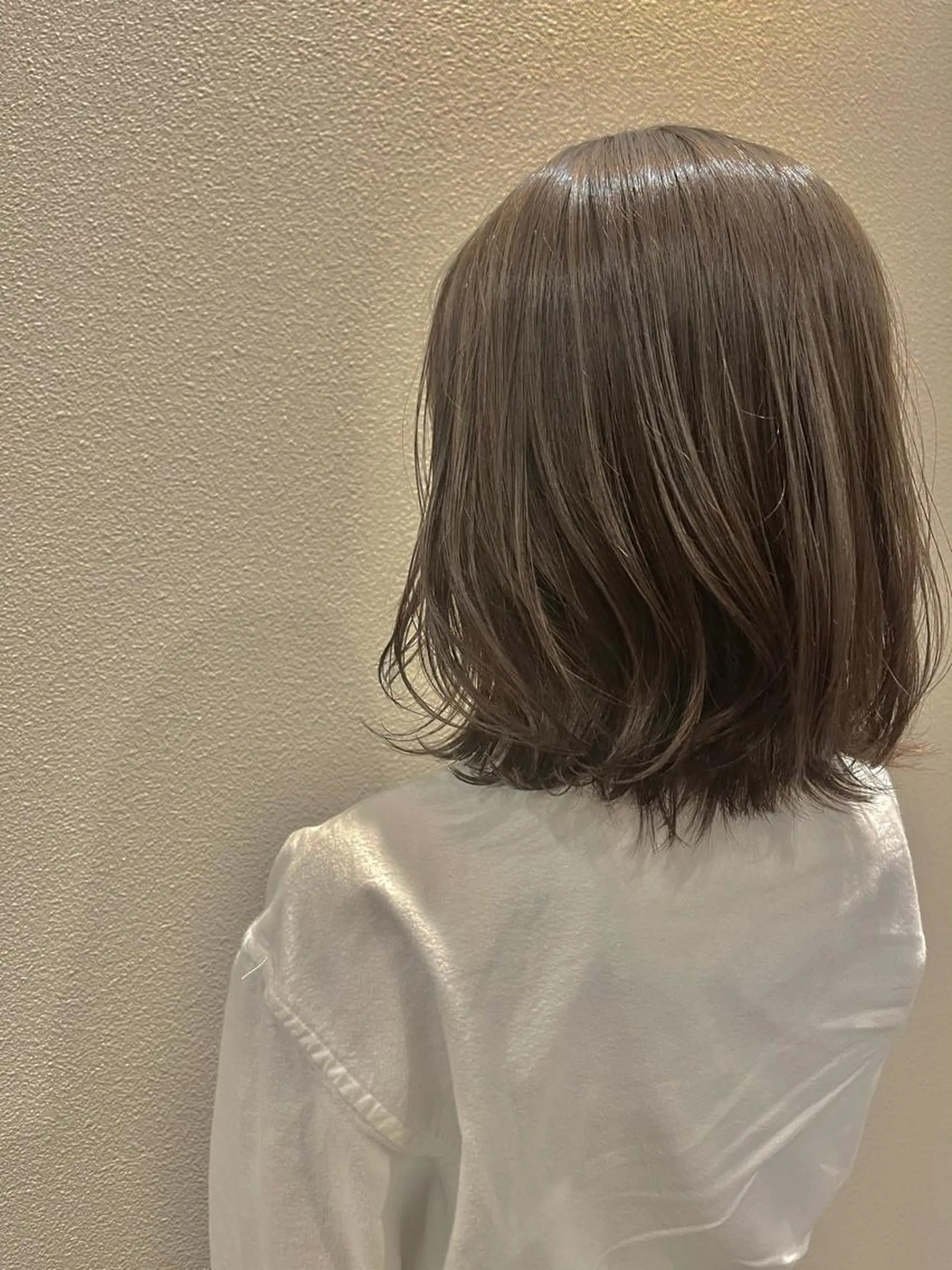 ミディアム カラー KNOWHOW京都所属・トレンド/顔まわり/ レイヤー/グレージュのヘアスタイル