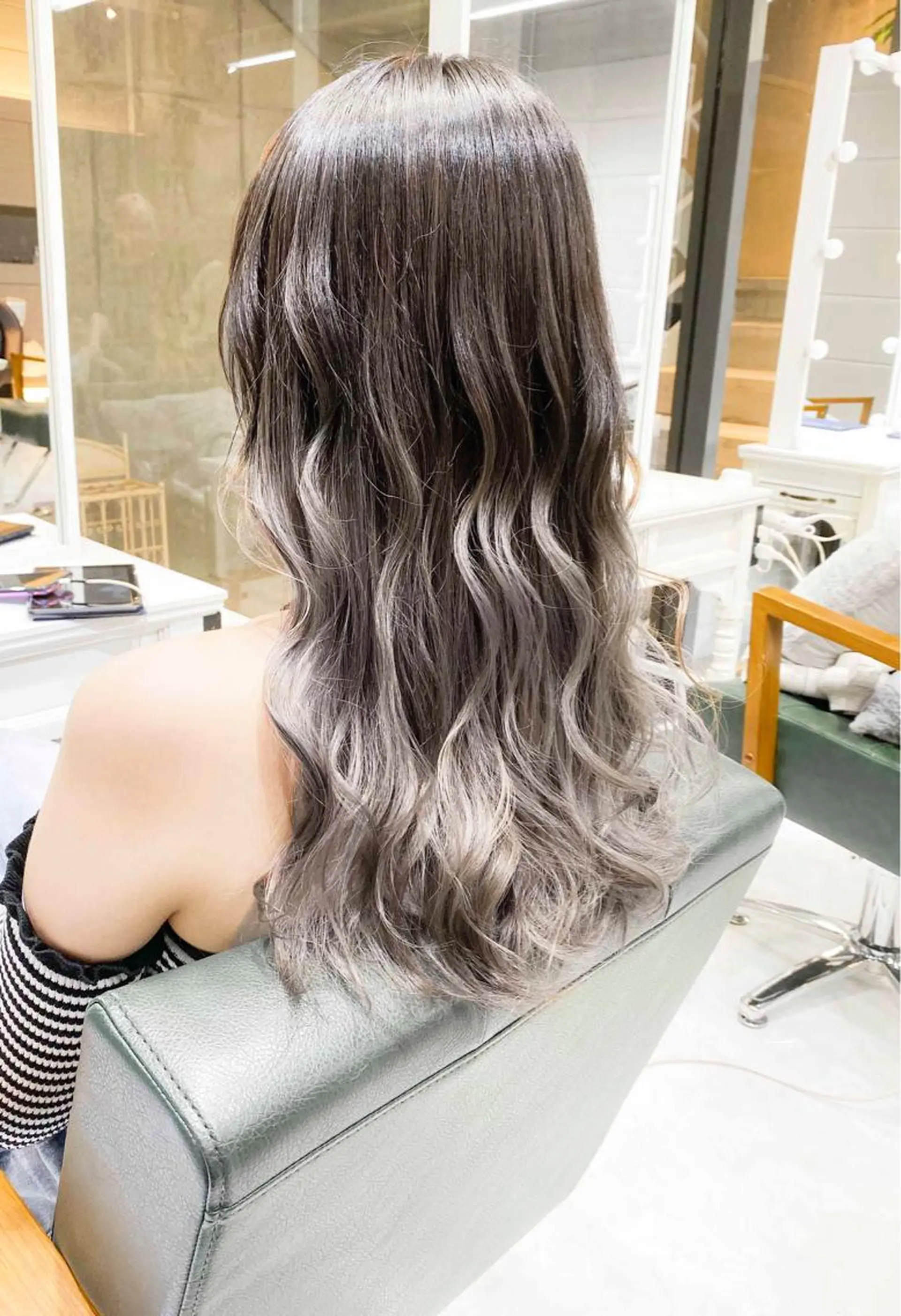 ロング カラー 透明感カラー グラデーションカラー グレージュ モテ髪透明感❤️ デイズヘアカラーのヘアスタイル