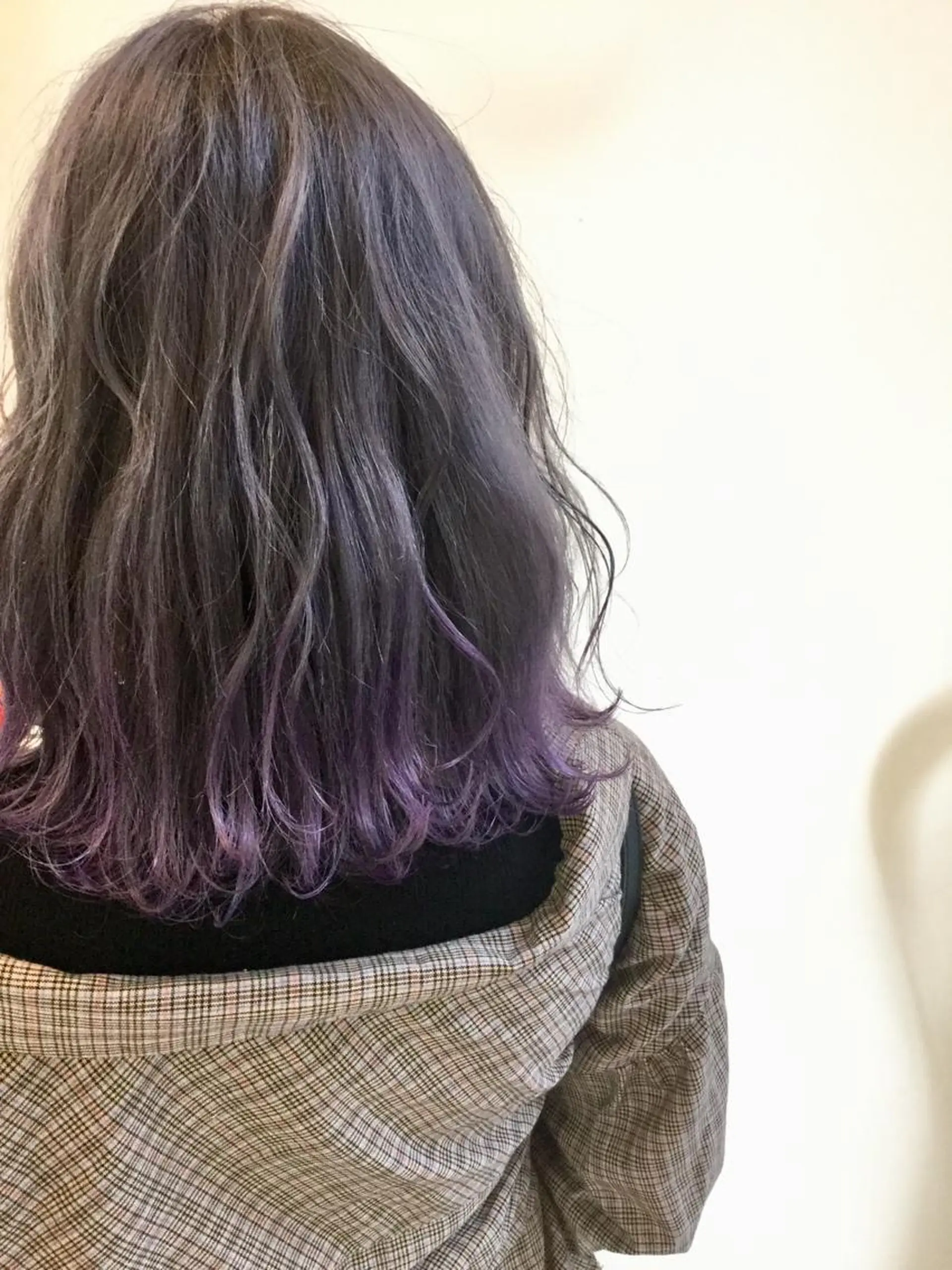 ミディアム カラー グレージュ ラベンダーカラー ヘアカラー 加藤 直樹のヘアスタイル