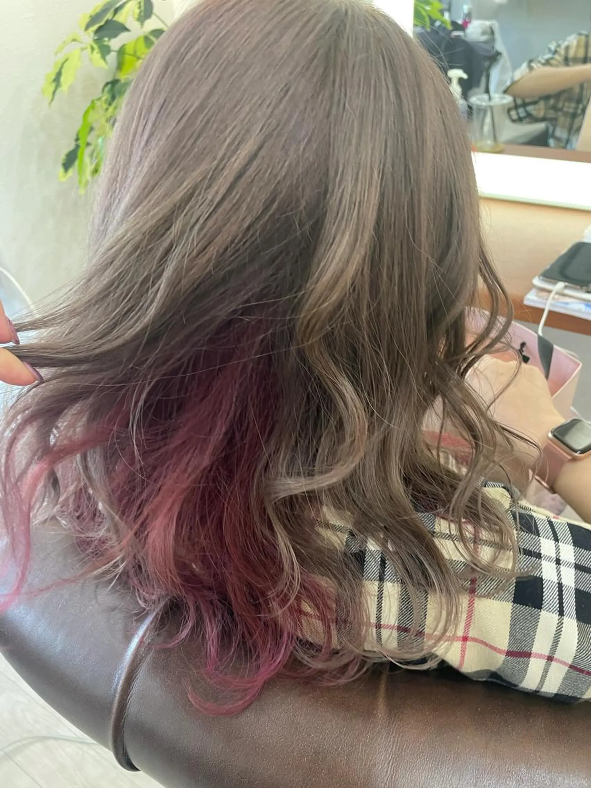 セミロング カラー ブリーチ インナーカラー ピンクカラー カット ヘアカラー トリートメント ヘアセット Aujua ソムリエ 勝又舞夏のヘアスタイル