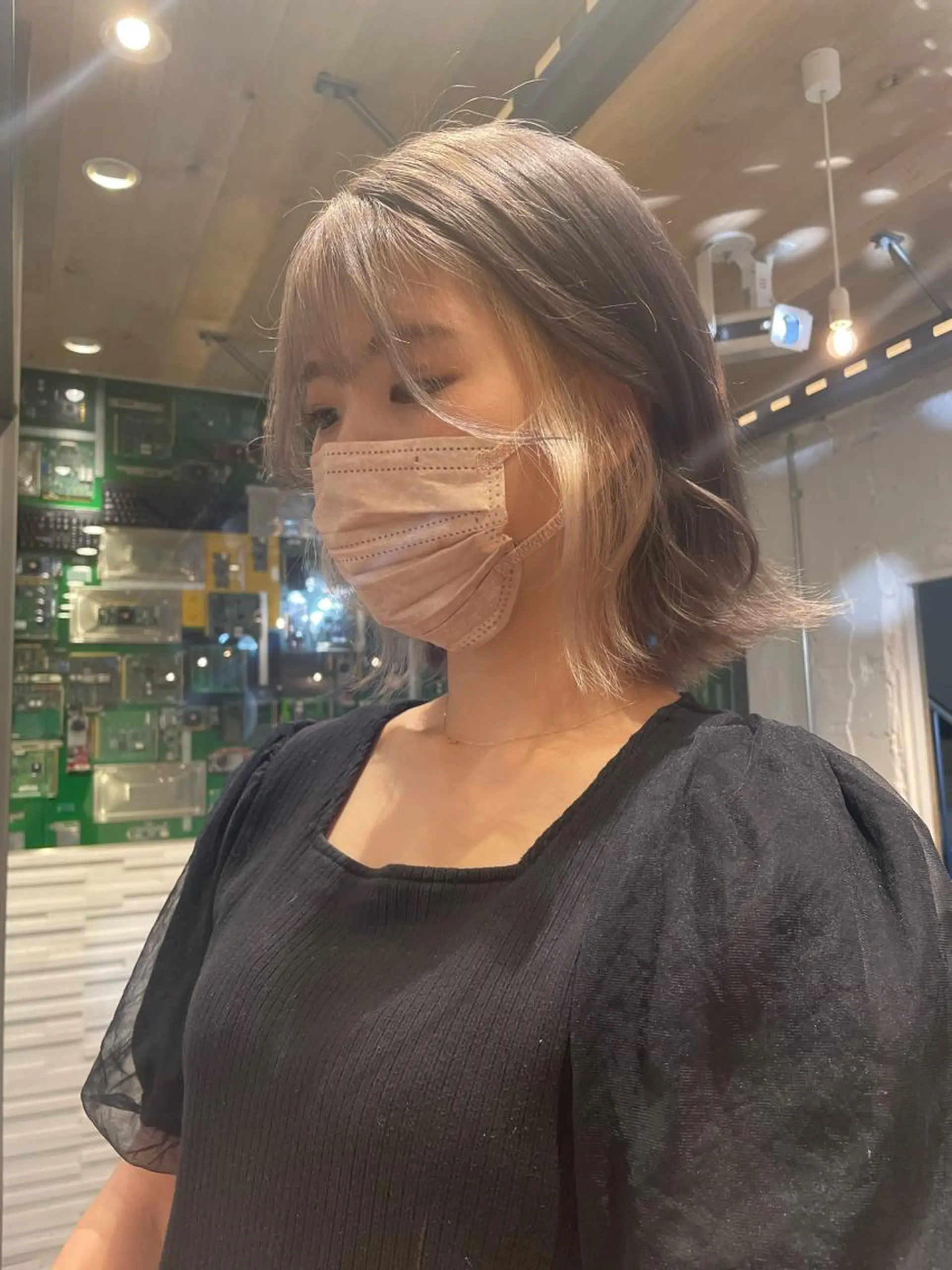 セミロング カラー 艶ハイトーン👑♡ NATSUKIのヘアスタイル