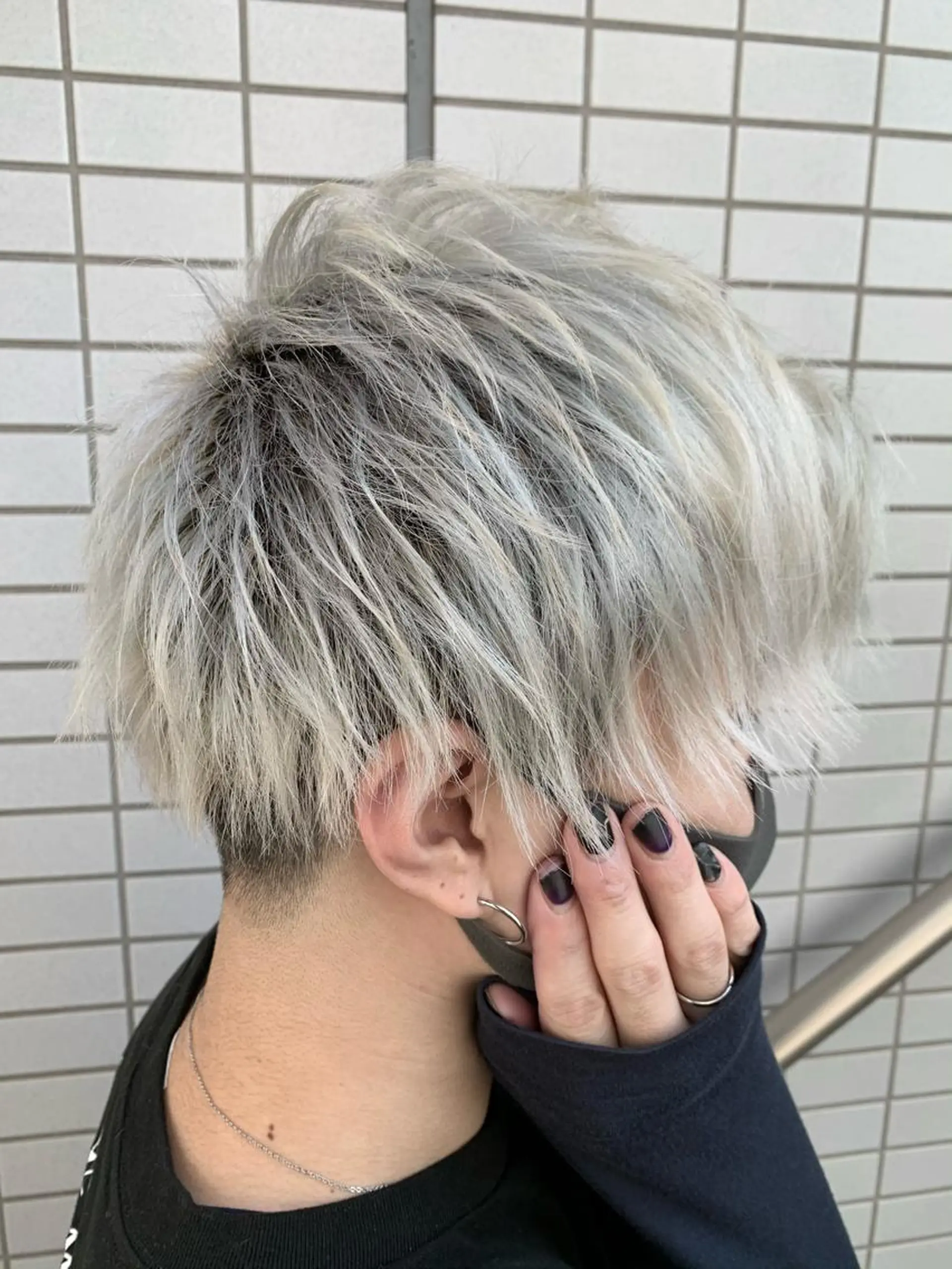 カラー メンズ シルバー mimiiy梅田 中崎町ハイトーンのヘアスタイル