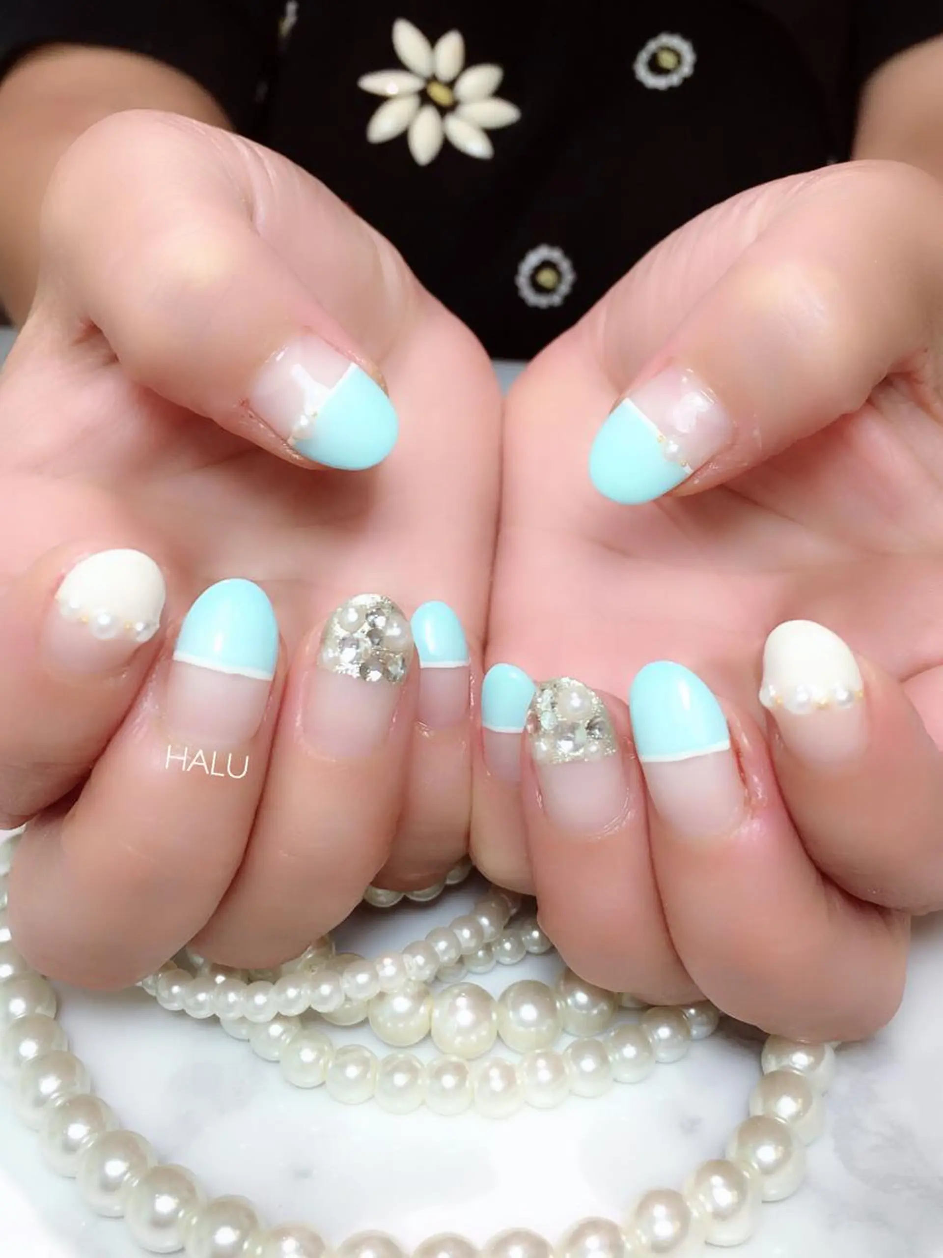 ネイル フレンチネイル ゴージャス ストーンネイル HALU ハルのネイルデザイン