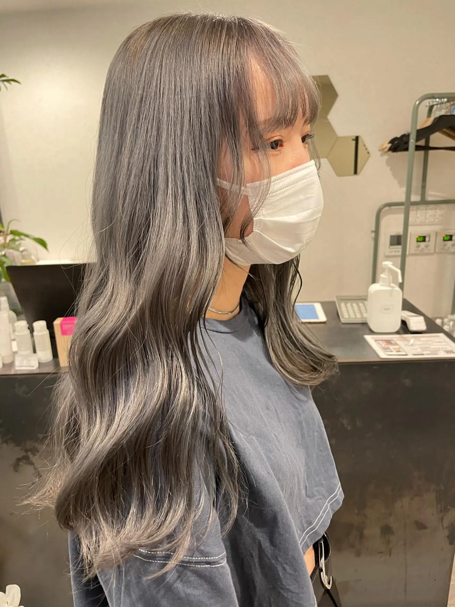 ロング カラー ブリーチ ケアブリーチ イルミナカラー 髪質改善 韓国風ヘア 安藤 佑衣のヘアスタイル