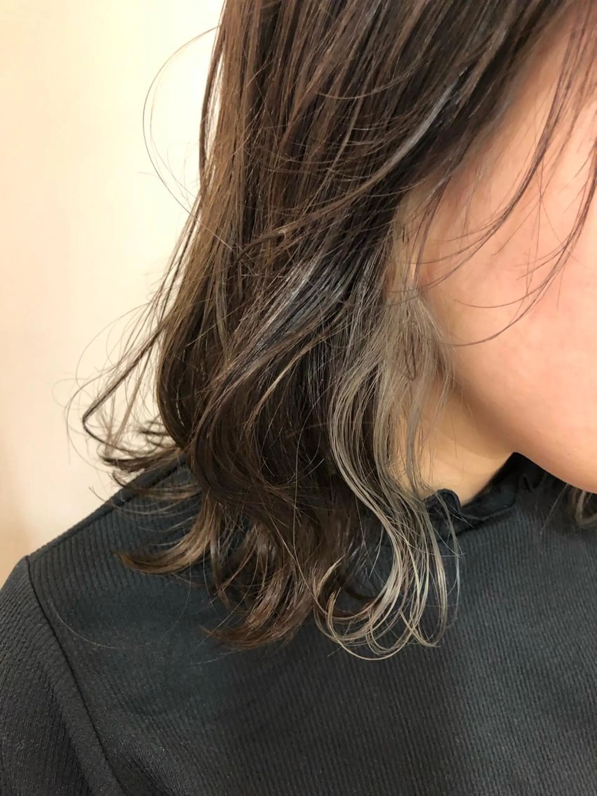 ミディアム カラー イヤリングカラー 似合わせ.ﾍｱｾｯﾄ 得意🌹井上美沙のヘアスタイル