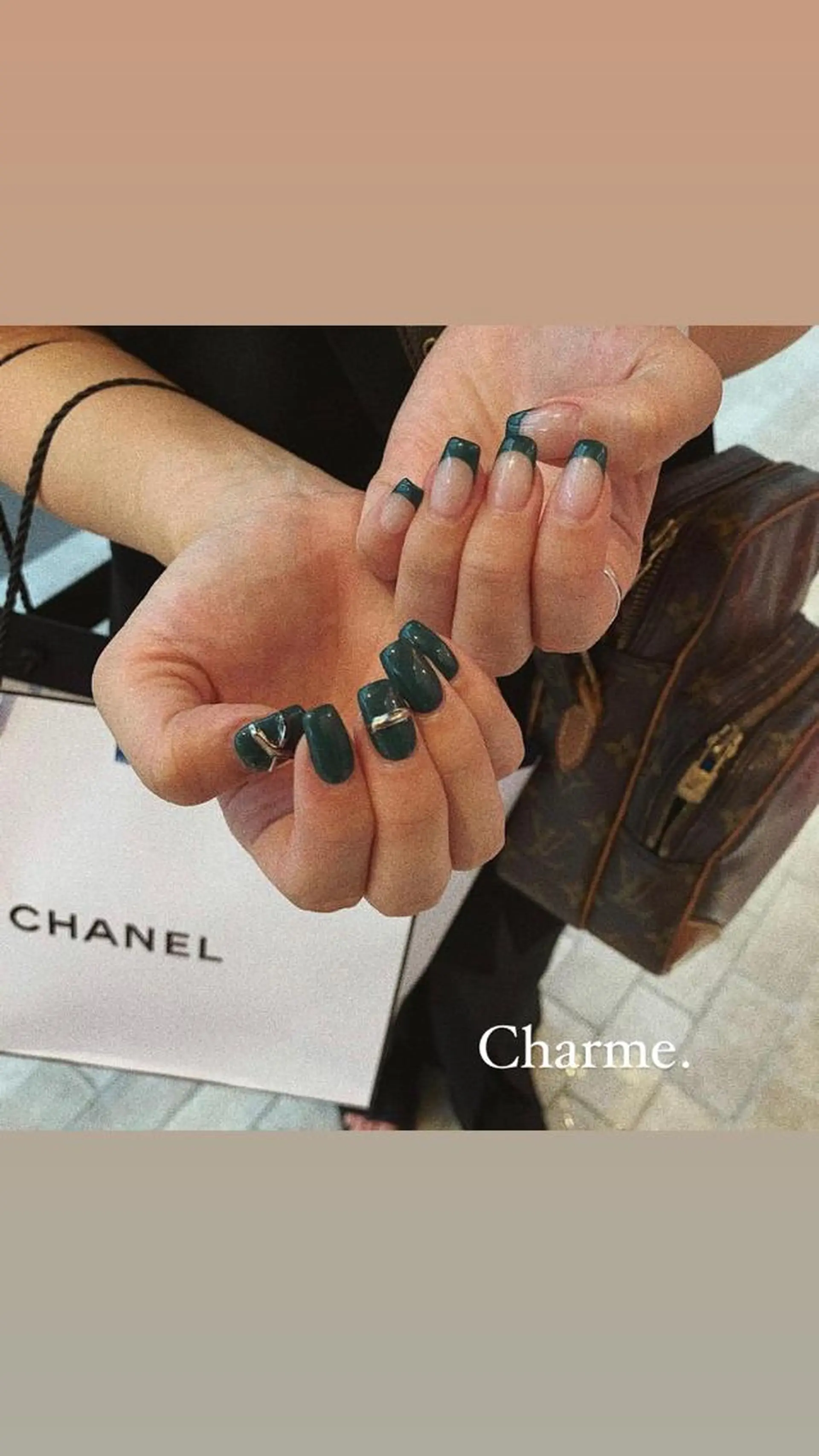 ネイル グリーン ミラーネイル 持ち込み ニュアンスネイル Charme. NOBUKOのネイルデザイン