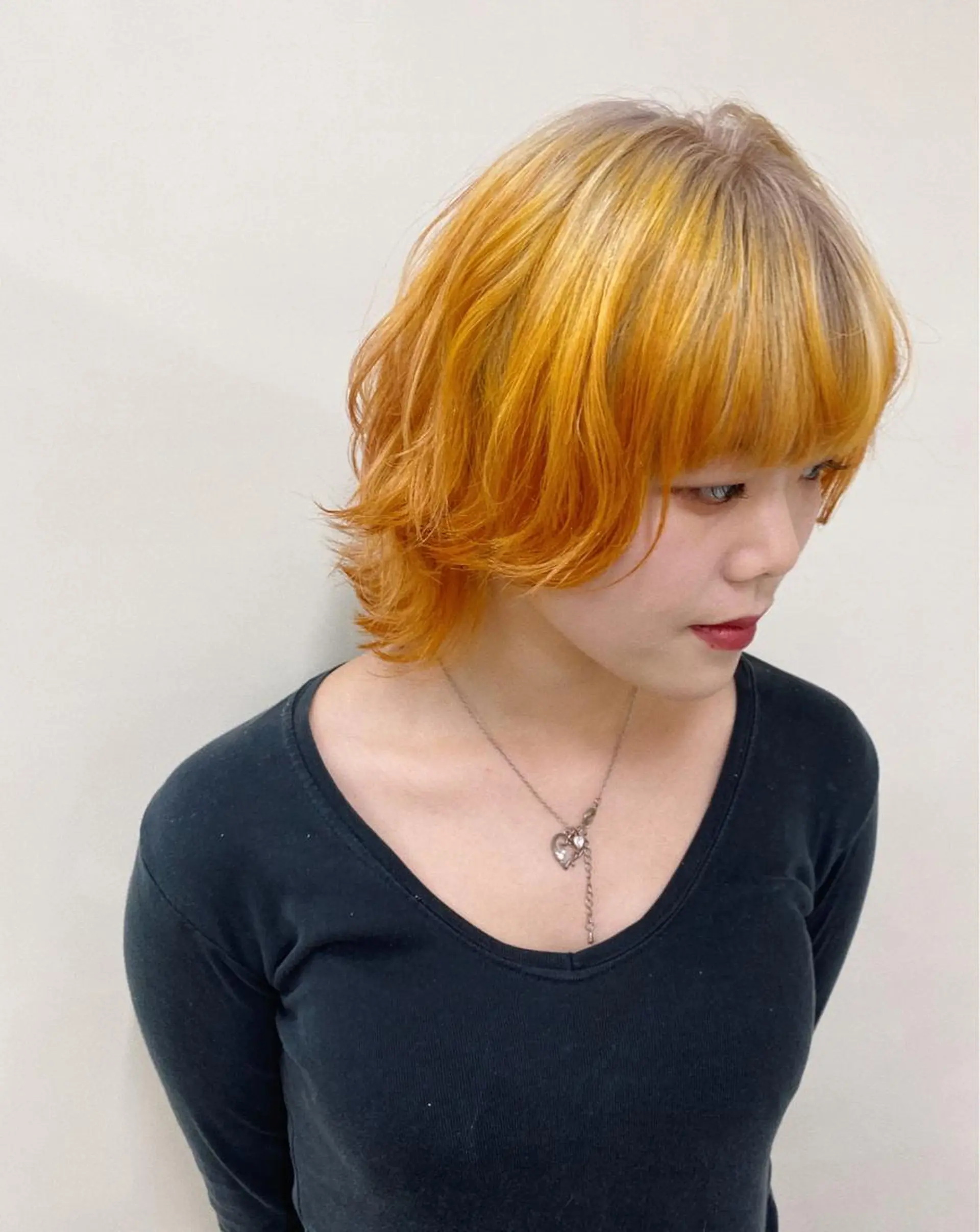 ミディアム カラー シールエクステ ミディアムパーマ デザインカラー グレージュ ハイライトカラー カット ヘアカラー トリートメント レイヤーウルフ エクステ磯部のヘアスタイル