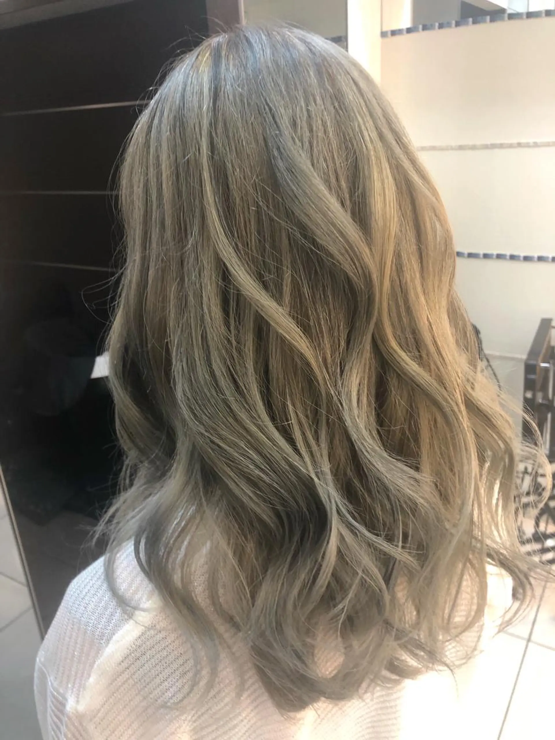 ロング カラー グレージュ ミルクティーグレージュ カット ヘアカラー トリートメント 髪質改善/美髪矯 正ヤマモトハルキのヘアスタイル