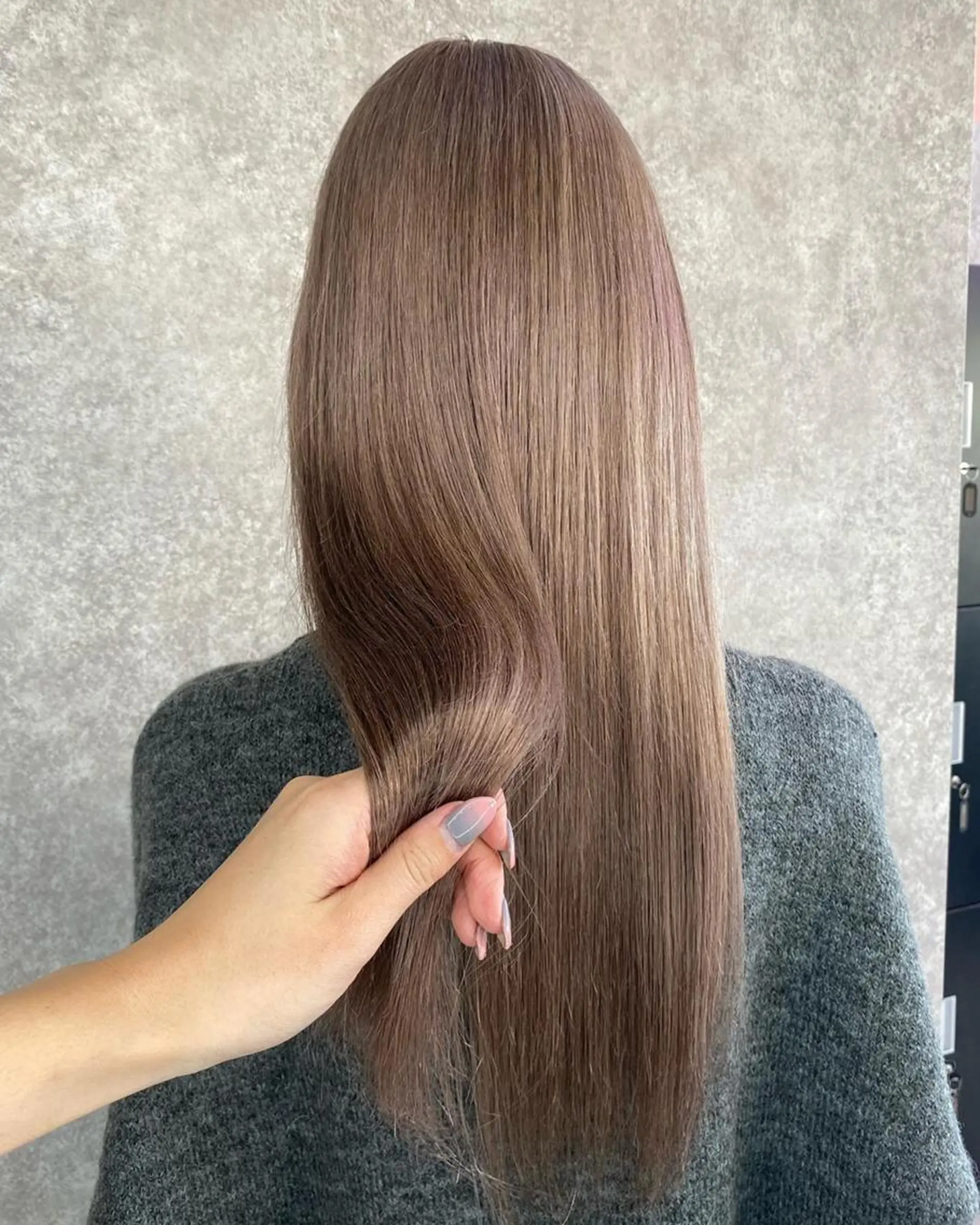 ロング カラー ベージュカラー ブリーチ ハイトーンカラー ミルクティーベージュ 髪質改善 UNDER vr 【アンダーバー】のヘアスタイル