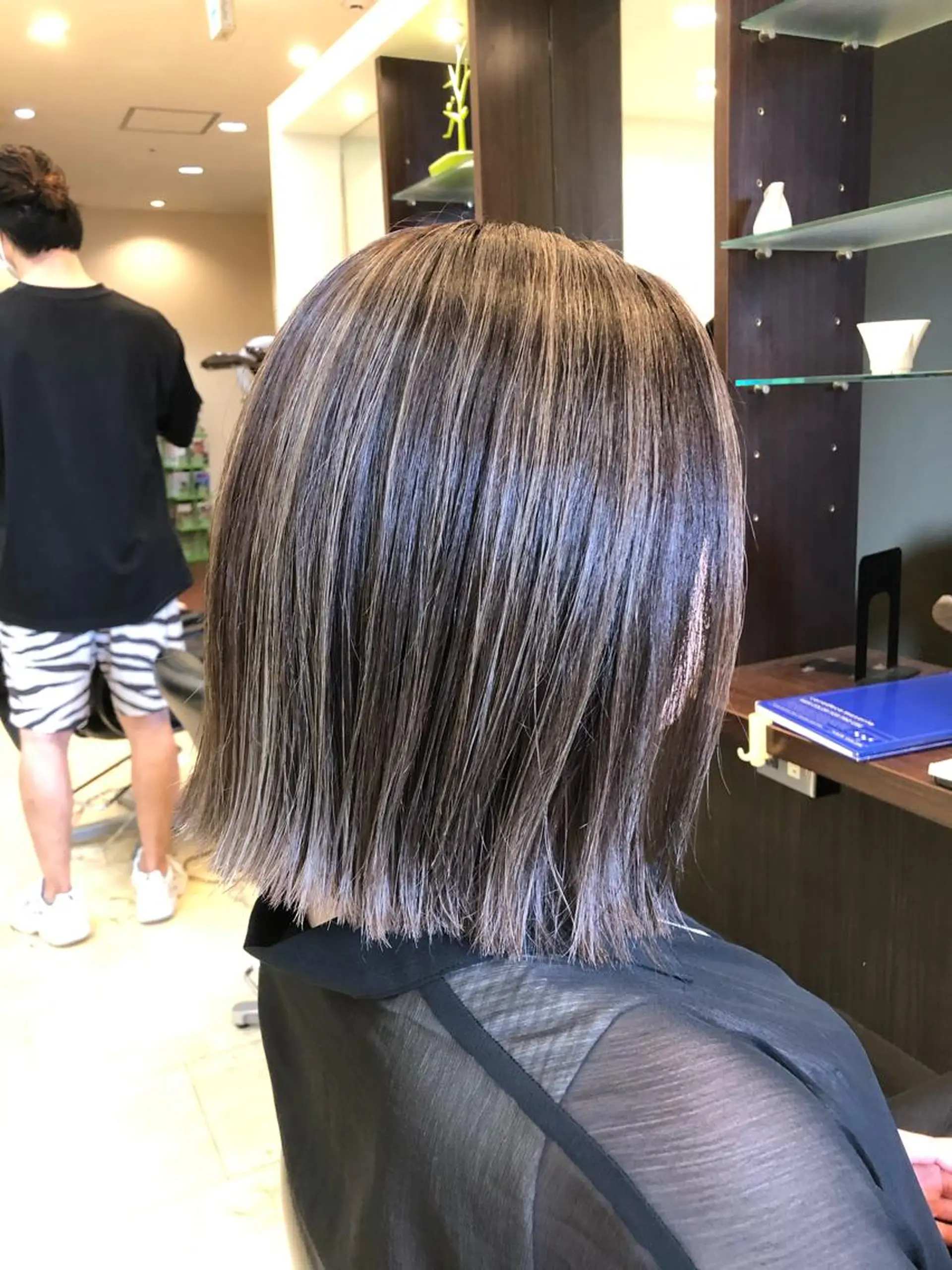 ミディアム ボブ 外国人風カラー ハイライト レイヤーカット ヘアカラー yasu ヤスのヘアスタイル