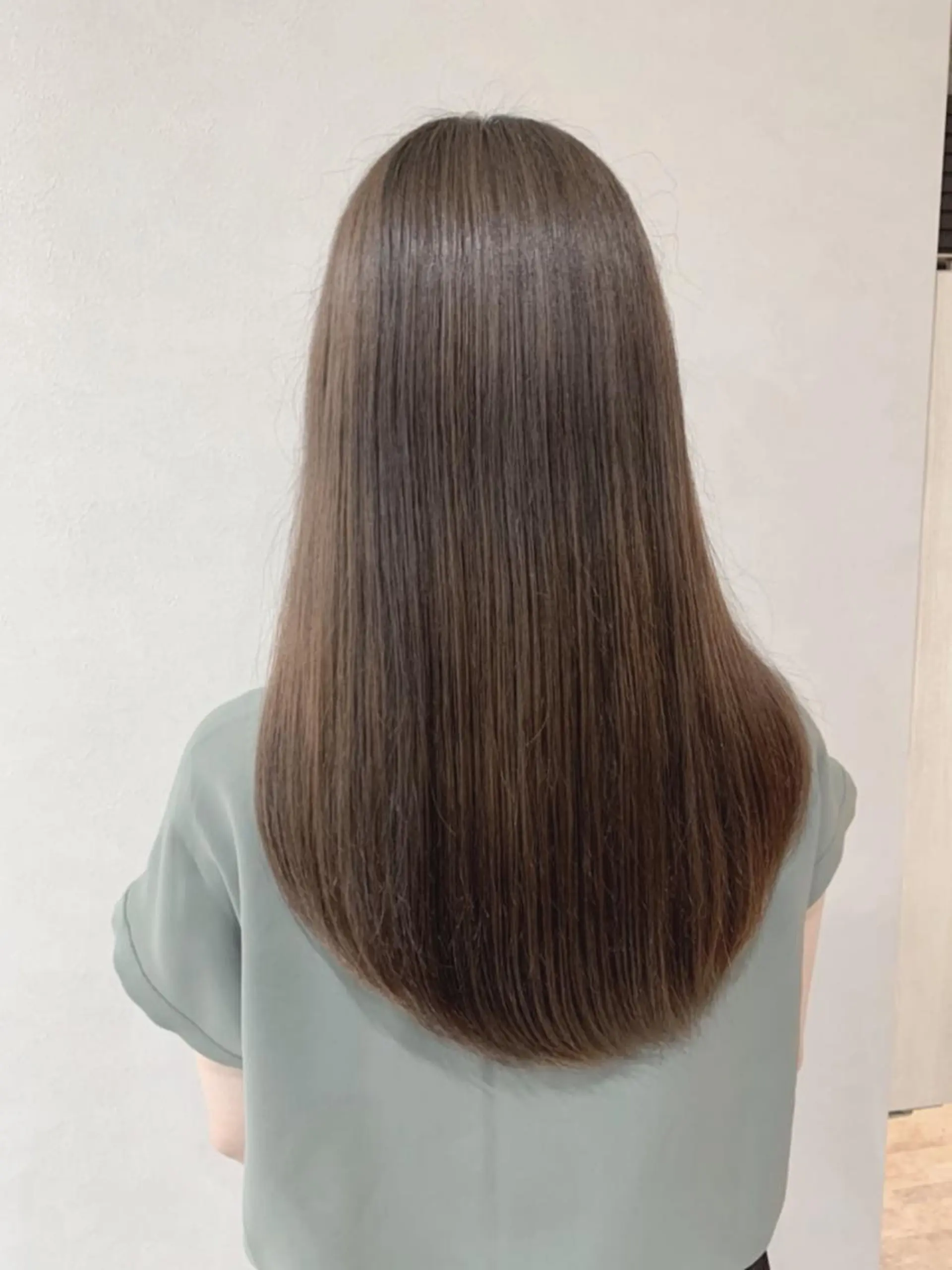 ロング 髪質改善 上品艶感カラーのヘアスタイル