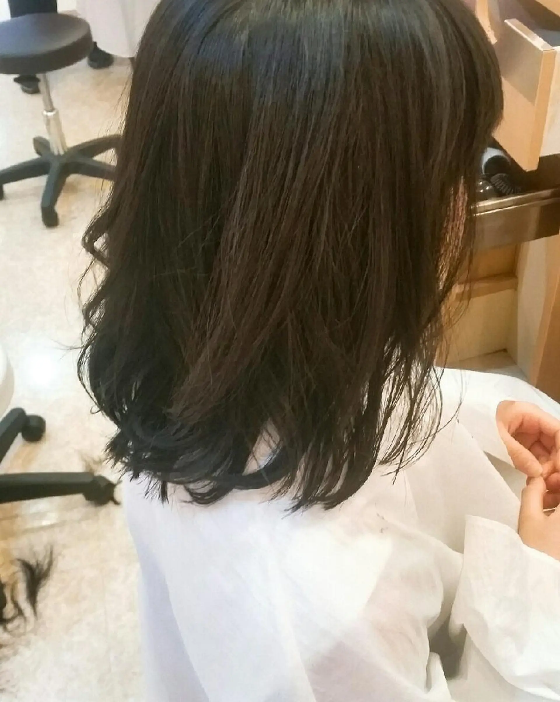 セミロング 外ハネヘア EMANON名古屋所属・美谷添（ミヤゾエ） まどか大人ヘアサロンのヘアスタイル