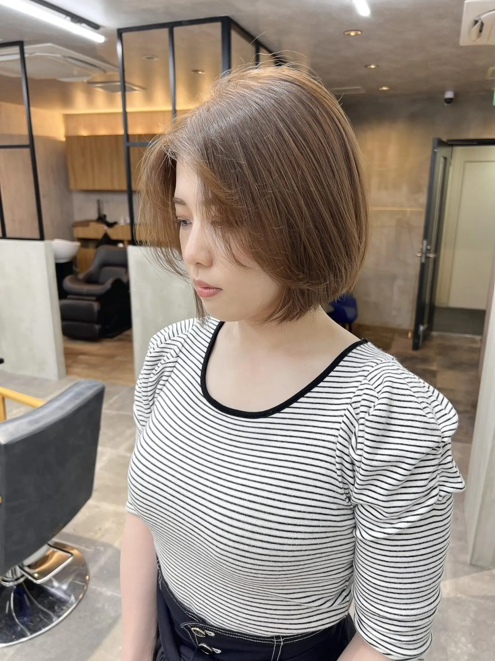 ショート カラー パーマ ヘアアレンジ ベージュカラー ブリーチ ケアカラー イヤリングカラー グレージュ カット ヘアカラー トリートメント ヘアケア特化型サロン newi 京橋のヘアスタイル