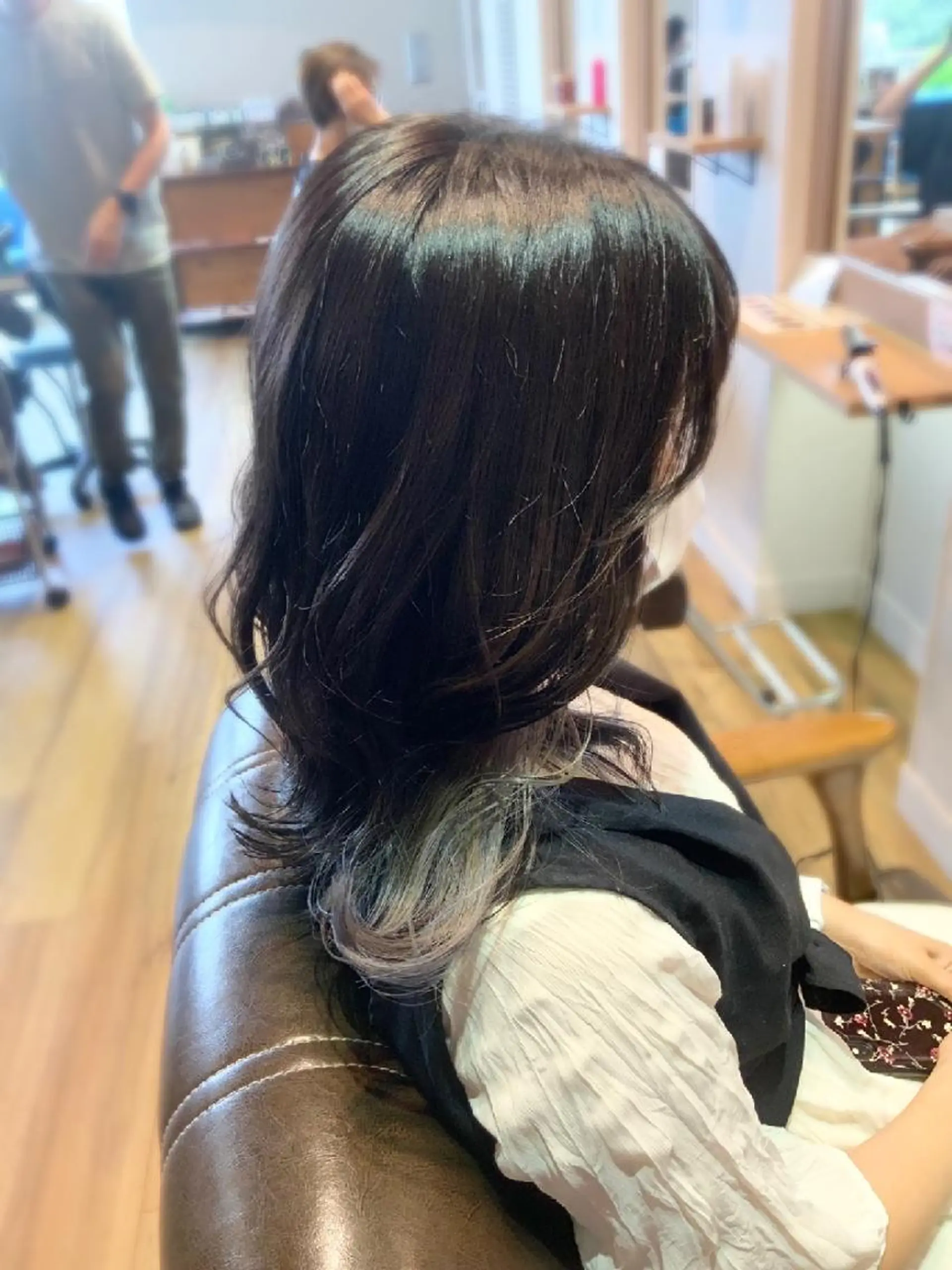 カラー アッシュ シルバー ヘアカラー 堀 望美のヘアスタイル