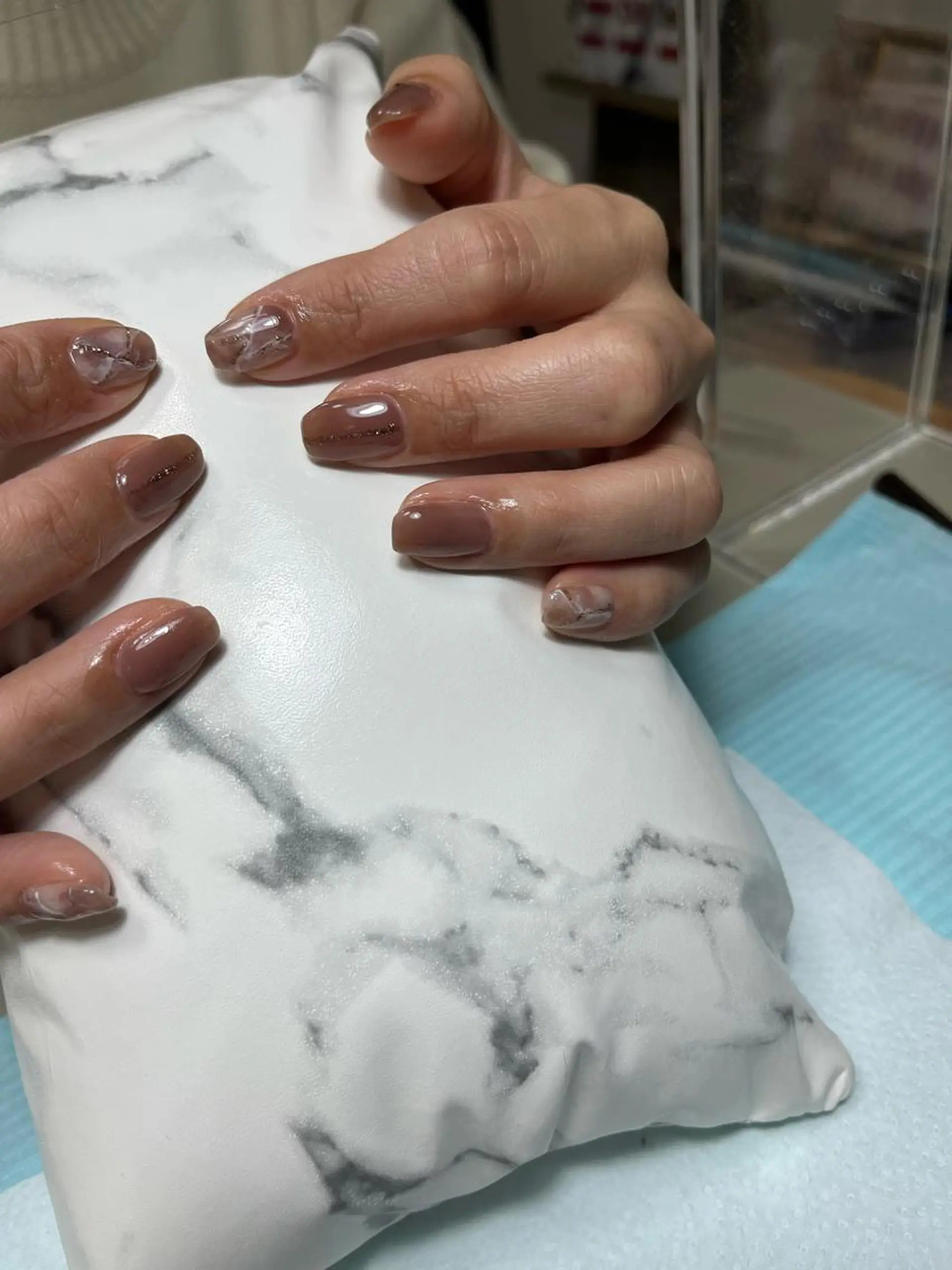 ミディアム ハンドネイル ハンドケア aki_orenge nailのネイルデザイン