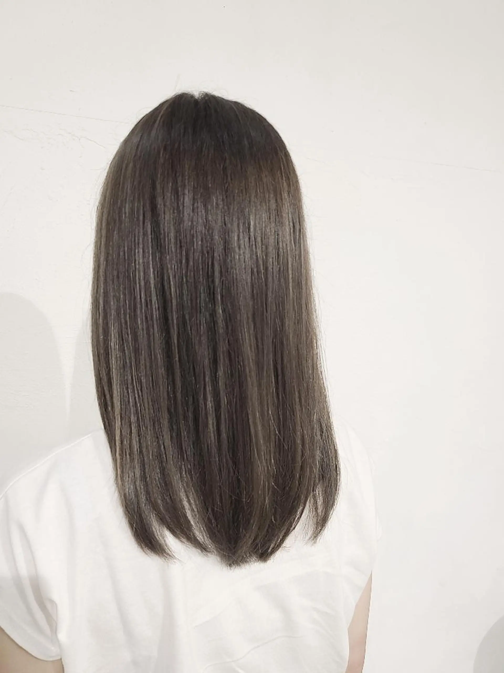 セミロング アッシュ SFIDA あいりのヘアスタイル