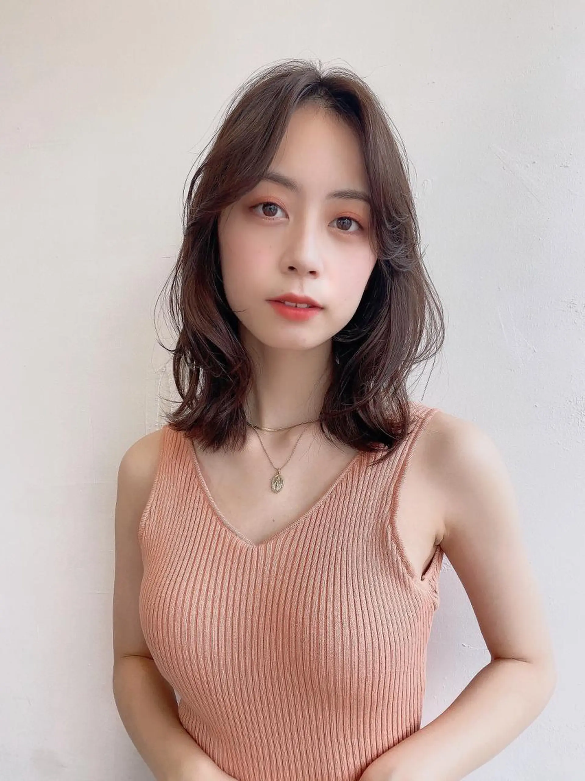 ミディアム くびれヘア くびれレイヤー レイヤーカット 鎌倉 彩のヘアスタイル