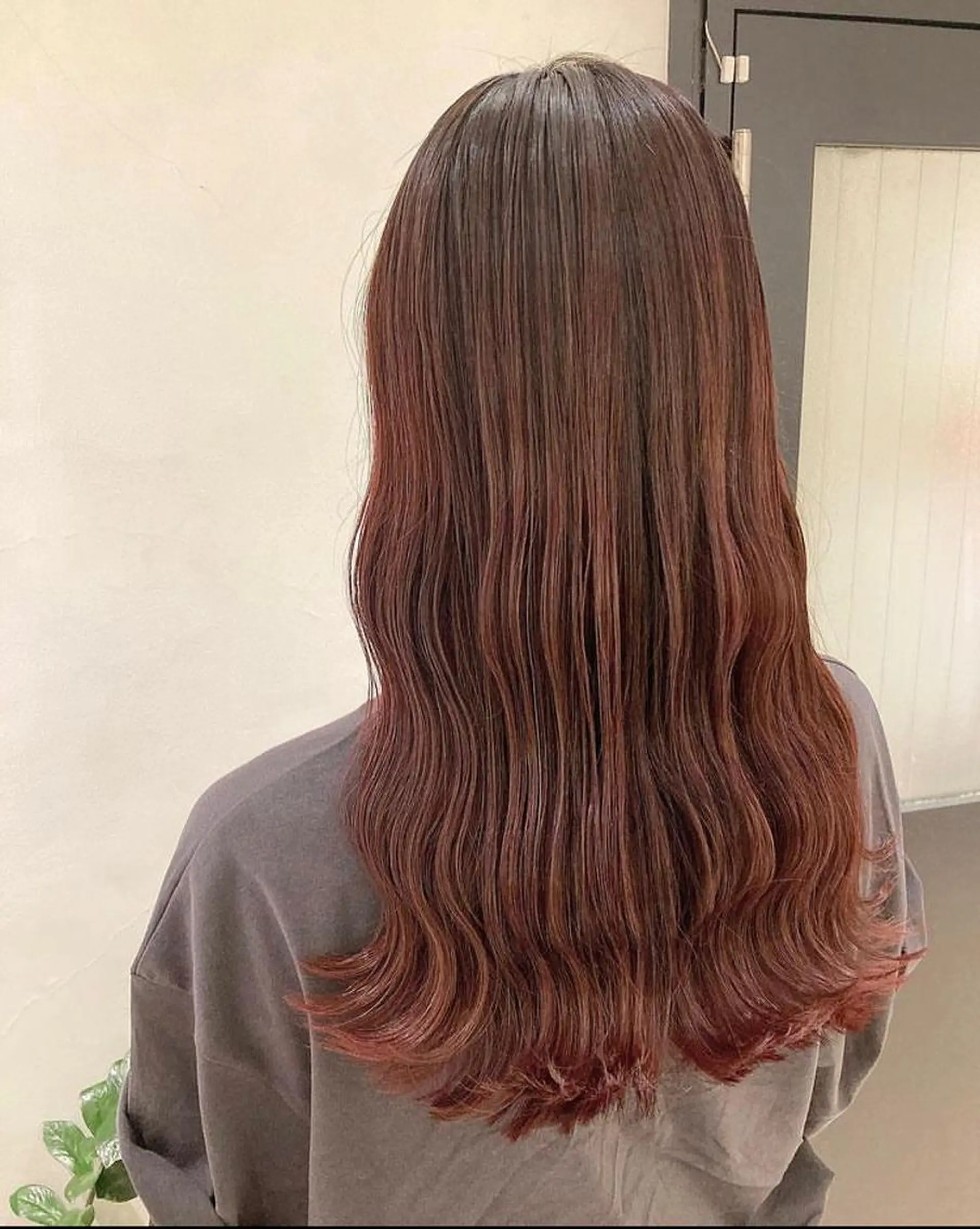 ロング カラー ヘアアレンジ ブリーチ ハイトーンカラー ブリーチなしカラー ピンクカラー レッドカラー エグチ アキラのヘアスタイル
