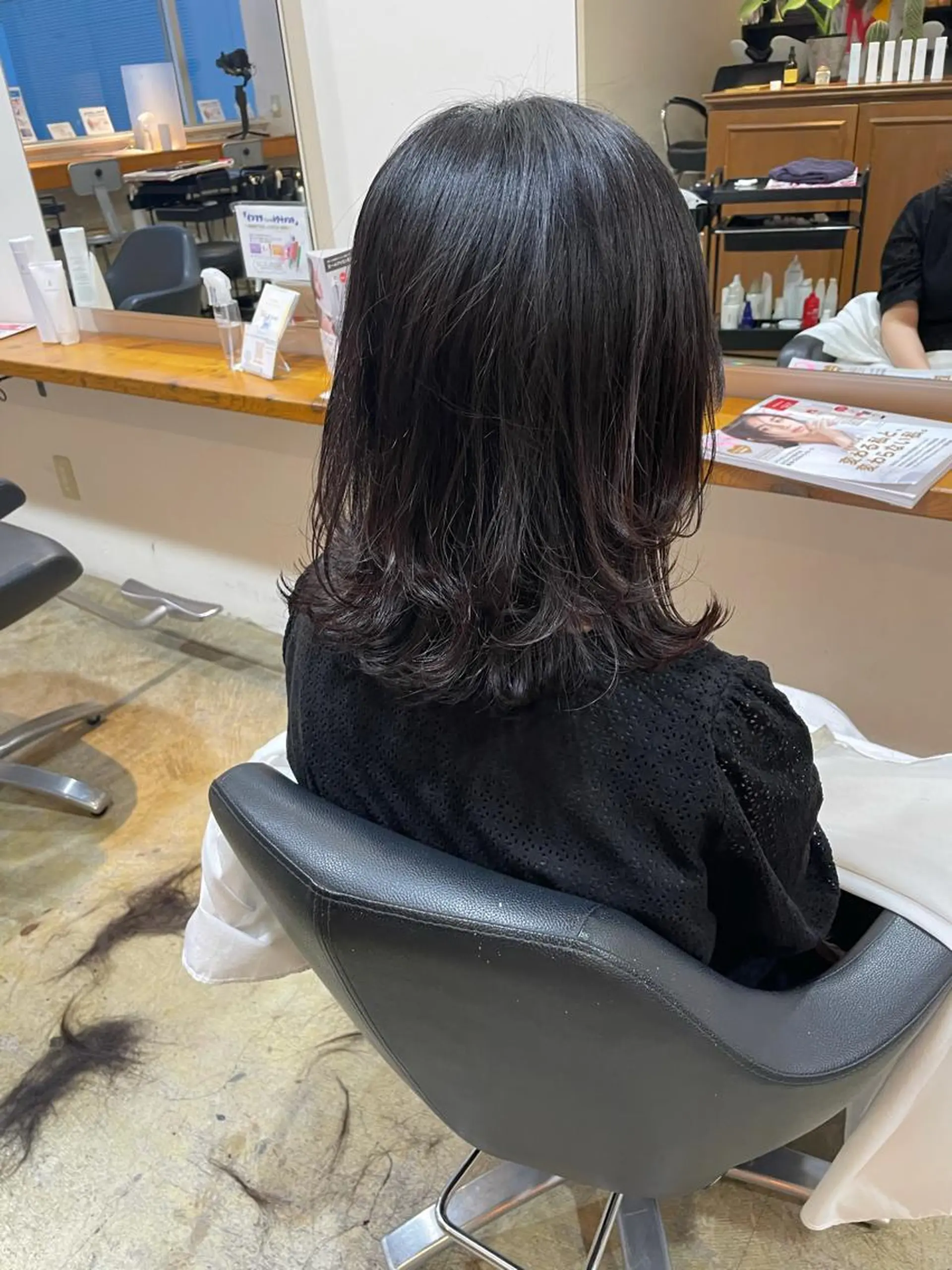 ミディアム カラー カット ヘアカラー トリートメント MIOベージュカラー 柔らかいカラーのヘアスタイル