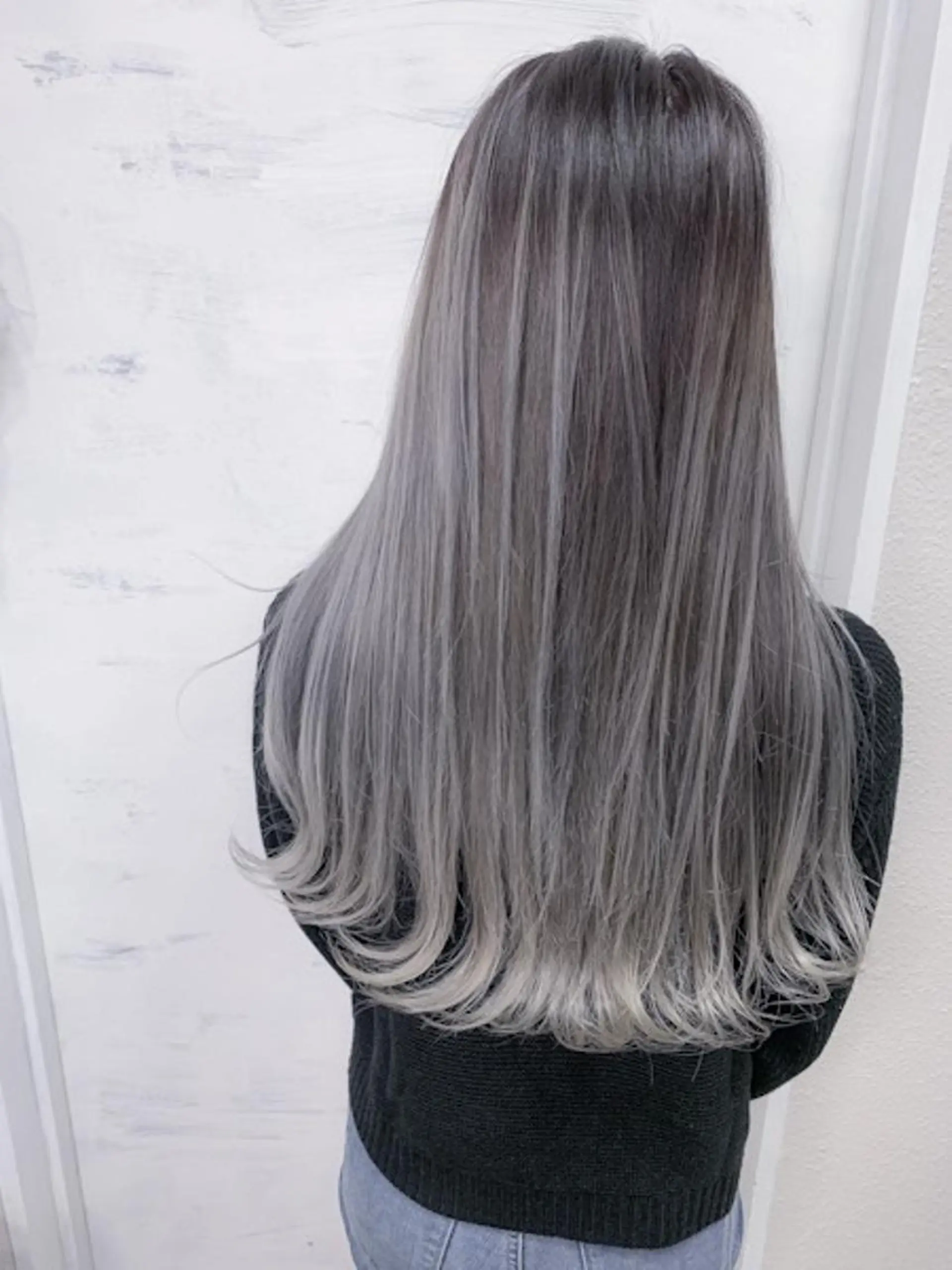 ロング カラー ブリーチ ブルーカラー シルバー BOX mico.のヘアスタイル