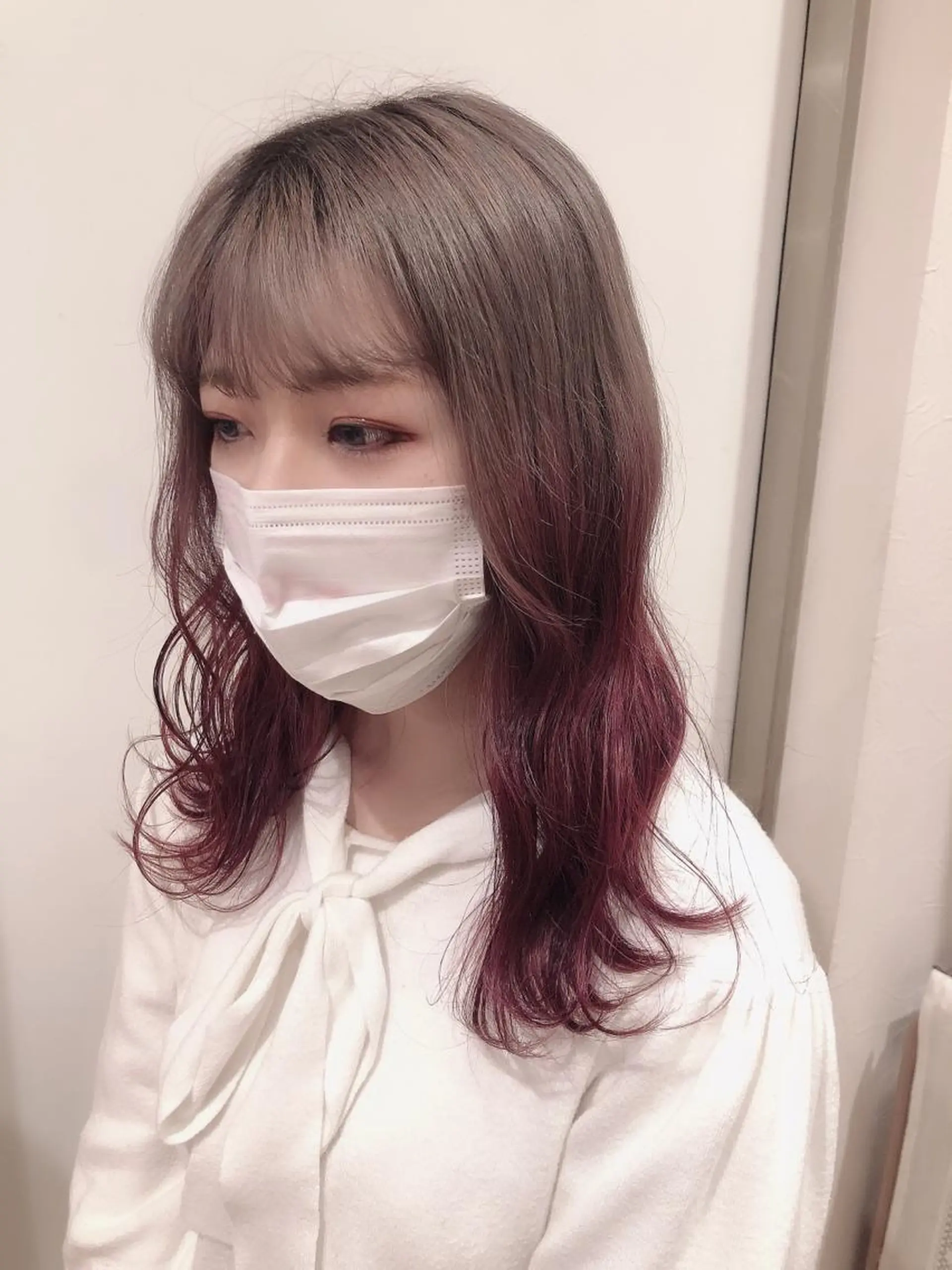 セミロング カラー 韓国🇰🇷レイヤー 映える顔周り🩷のヘアスタイル