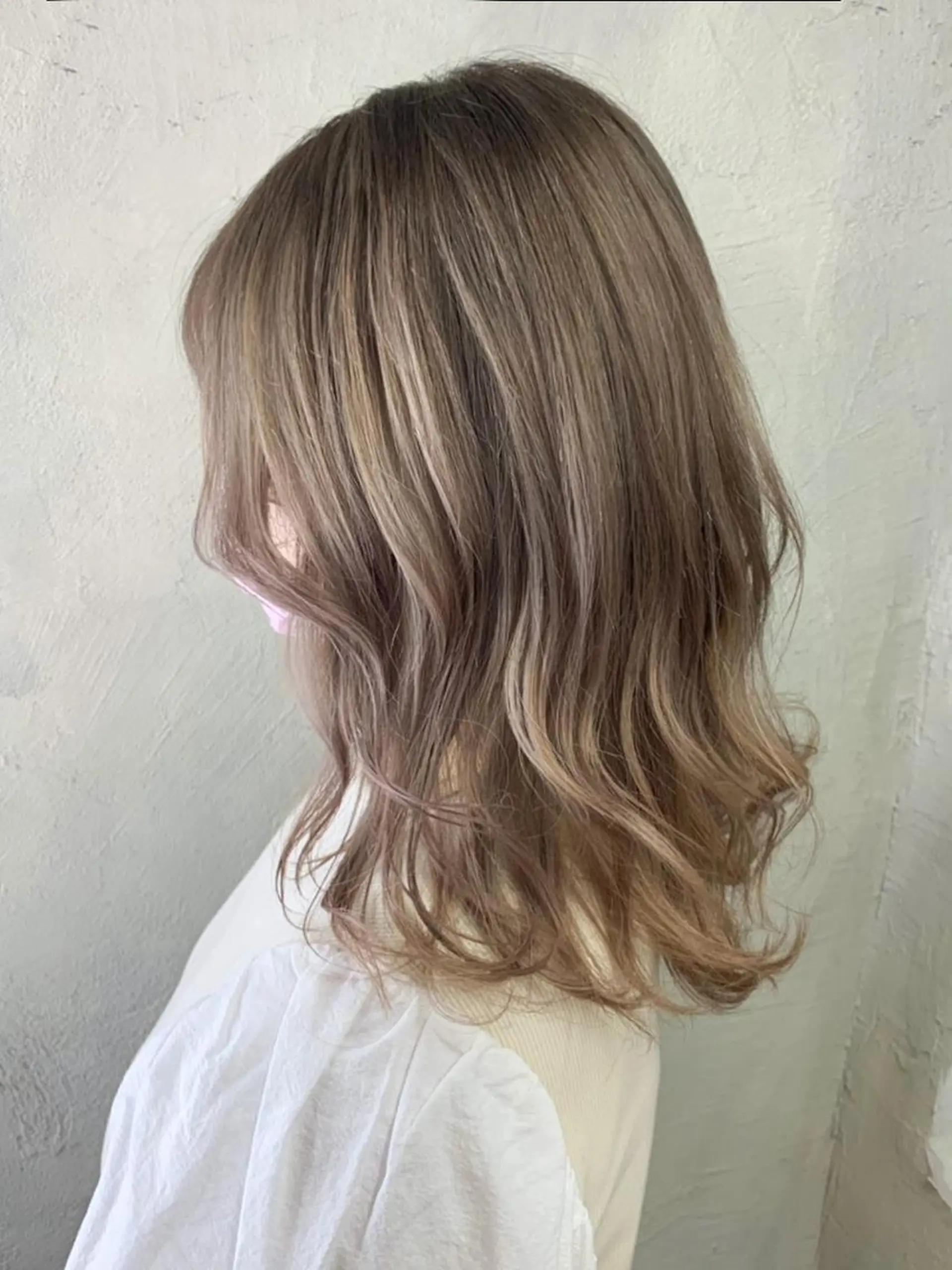 ミディアム カラー パーマ ヘアアレンジ ベージュカラー ホワイトベージュ ITbyALBUM 中野店のヘアスタイル