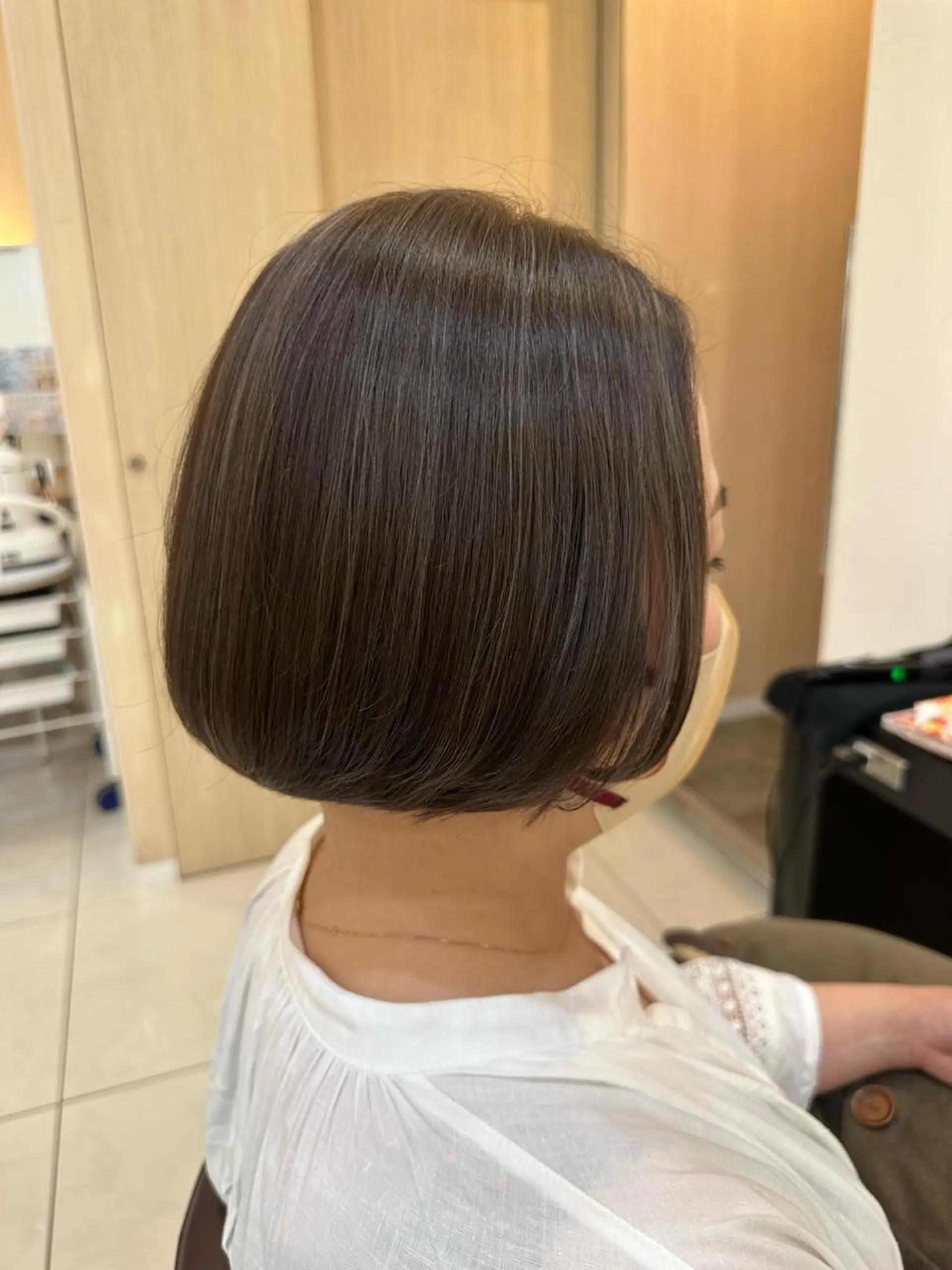 ショート カラー 内田温子大人女性 ハイライト、ボブのヘアスタイル