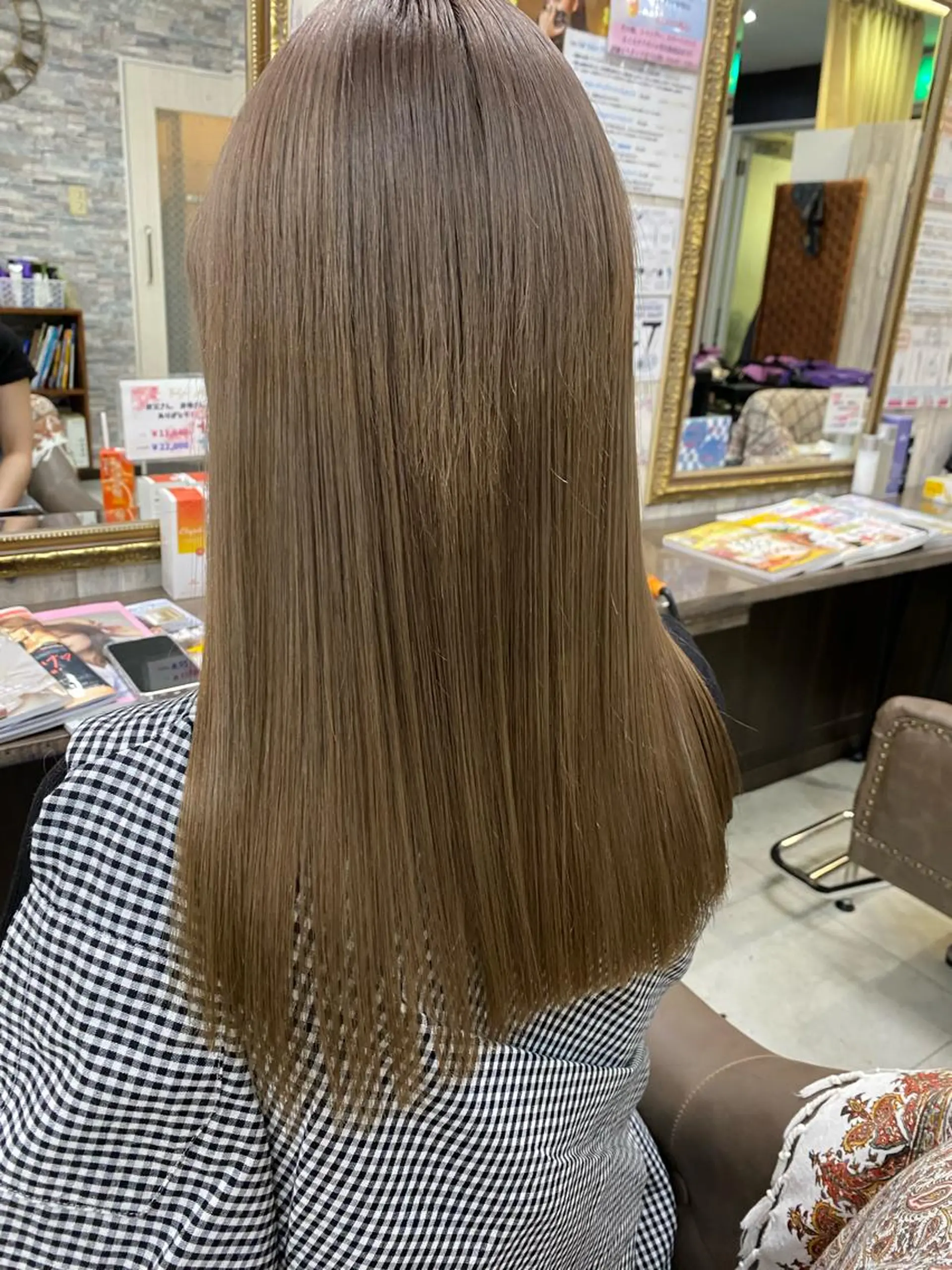 セミロング ヘアカラー トリートメント 土屋朱理/ ハイトーンカラーのヘアスタイル