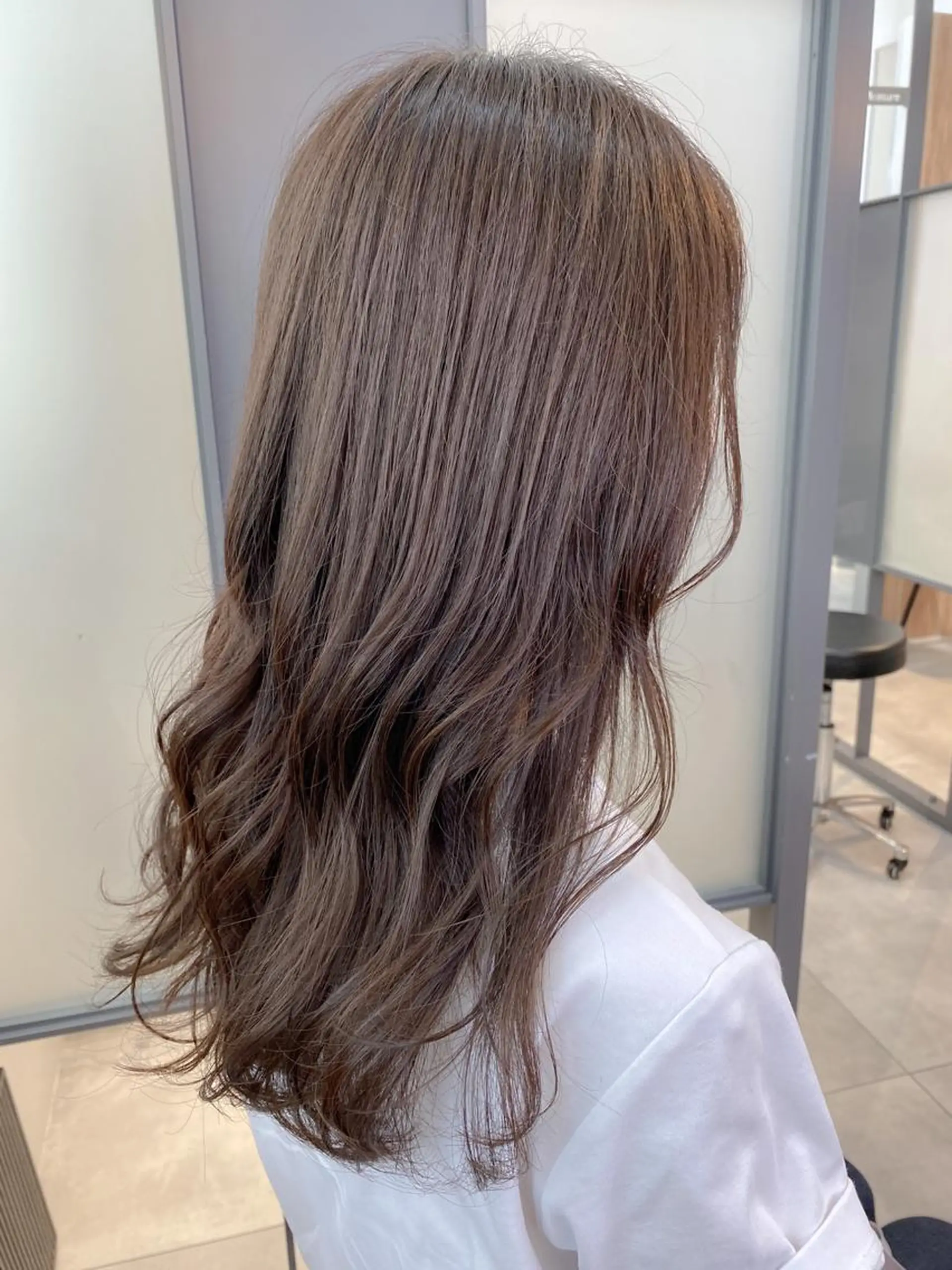 セミロング カラー オリーブグレー SALOWIN神戸三宮East店所属・【透明感、艶髪】西村 有司のヘアスタイル