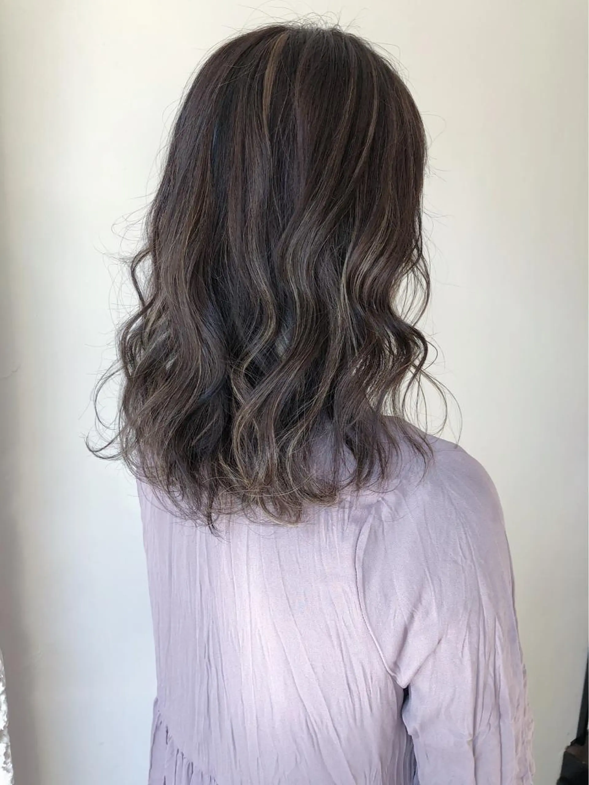 ミディアム カラー 安藤 佑衣のヘアスタイル