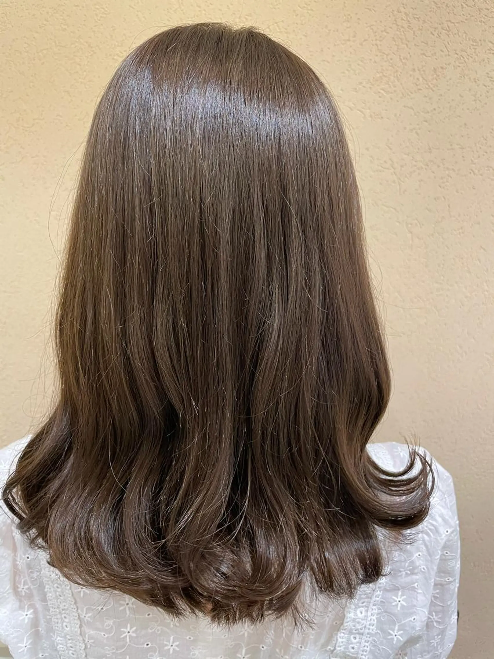 セミロング カラー グレージュ シアーグレージュ シャドールーツ美容師 篠原康太のヘアスタイル