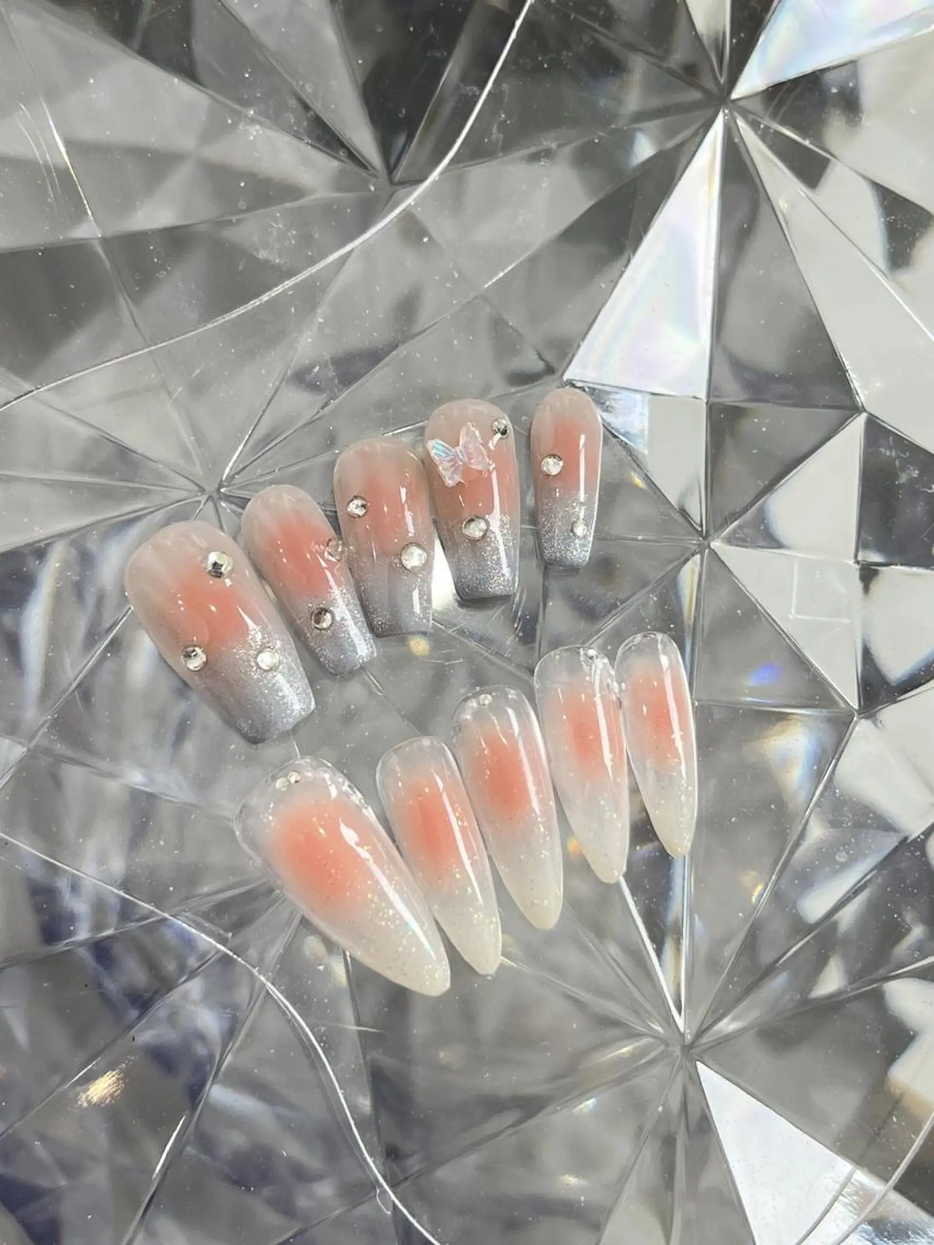 ネイル ワンホンネイル ハンドネイル Ray. ちゅるん系ニュアンスのネイルデザイン