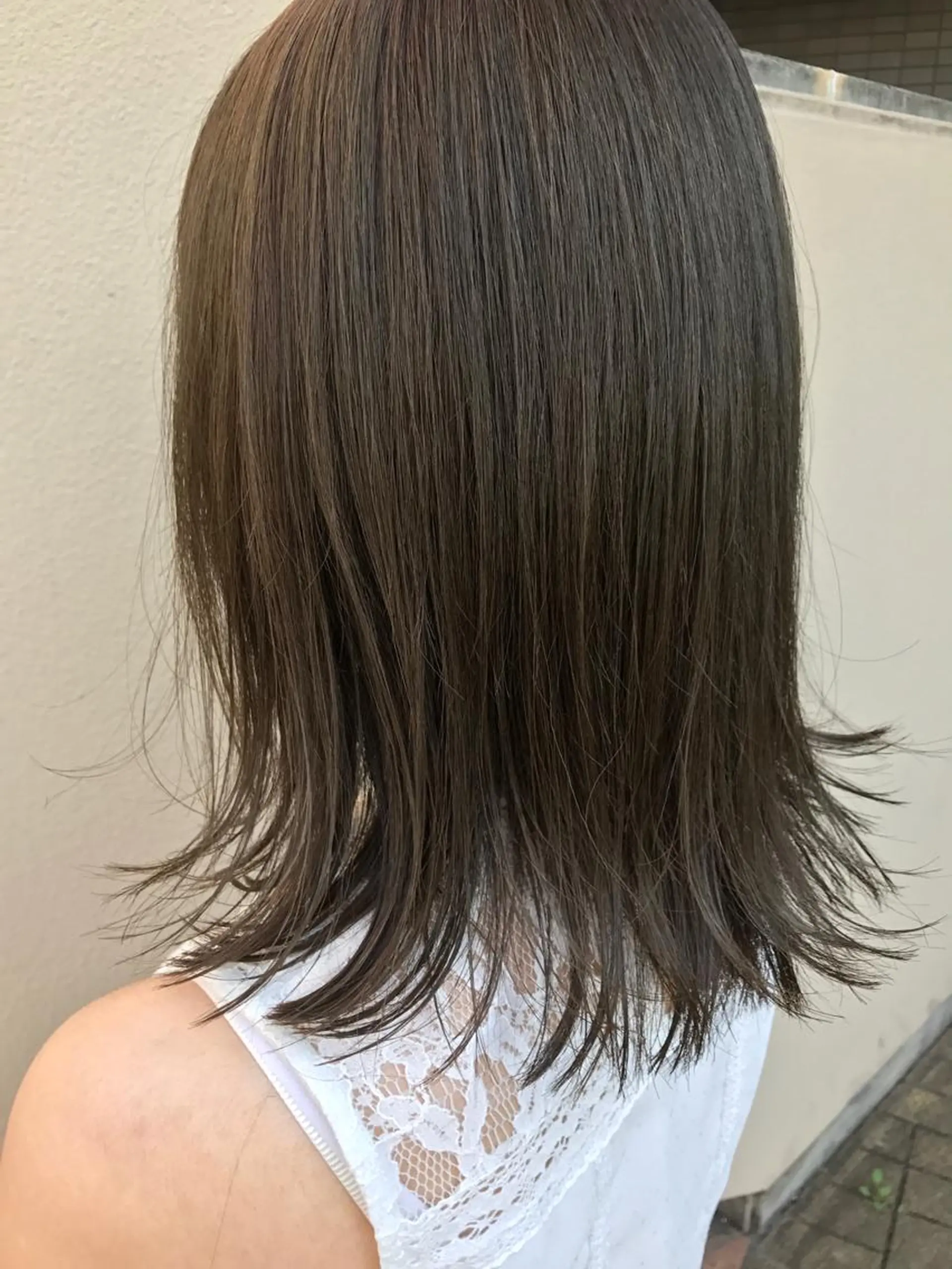 ミディアム カラー アッシュ アッシュグレー 外ハネヘア KANOI 銀座中央通り所属・上條 航平のヘアスタイル