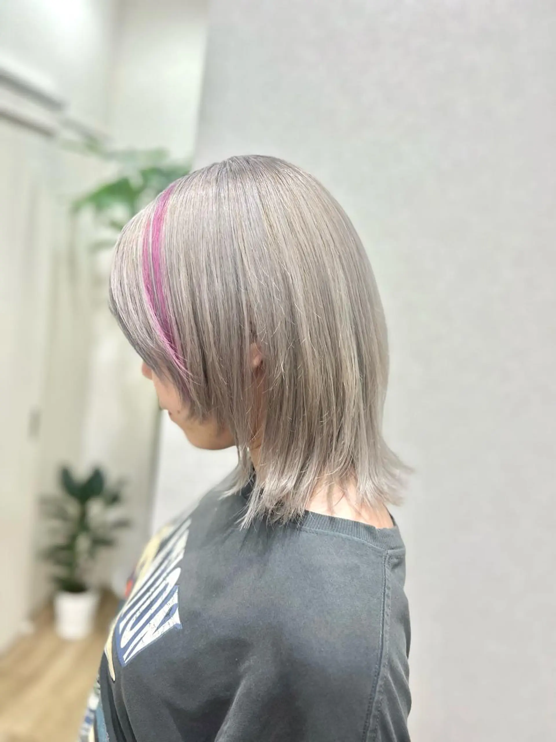 ミディアム カラー メッシュ ピンクカラー ウルフカット 🍇おぐら めぐみ🍇のヘアスタイル